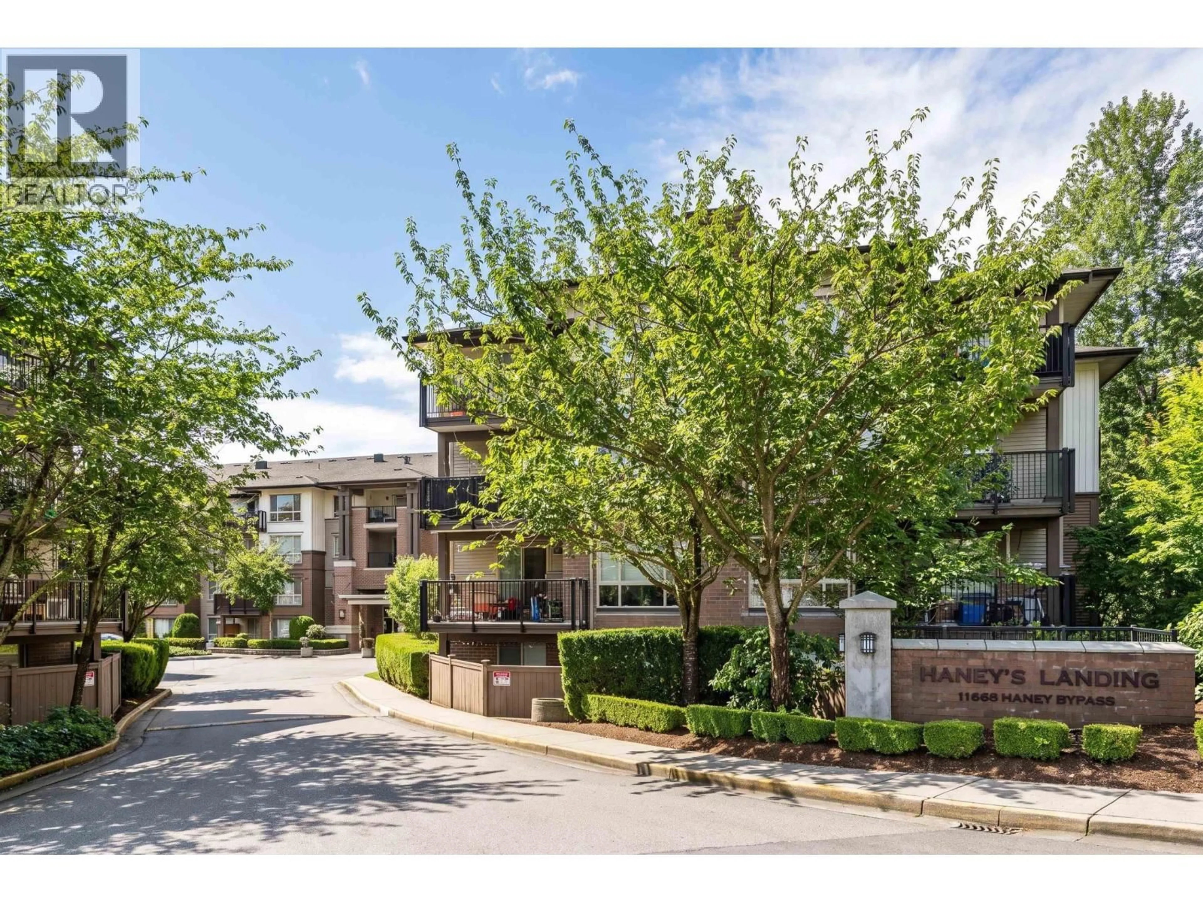 A pic from outside/outdoor area/front of a property/back of a property/a pic from drone, street for 412 - 11665 HANEY, Maple Ridge British Columbia V2X8W9