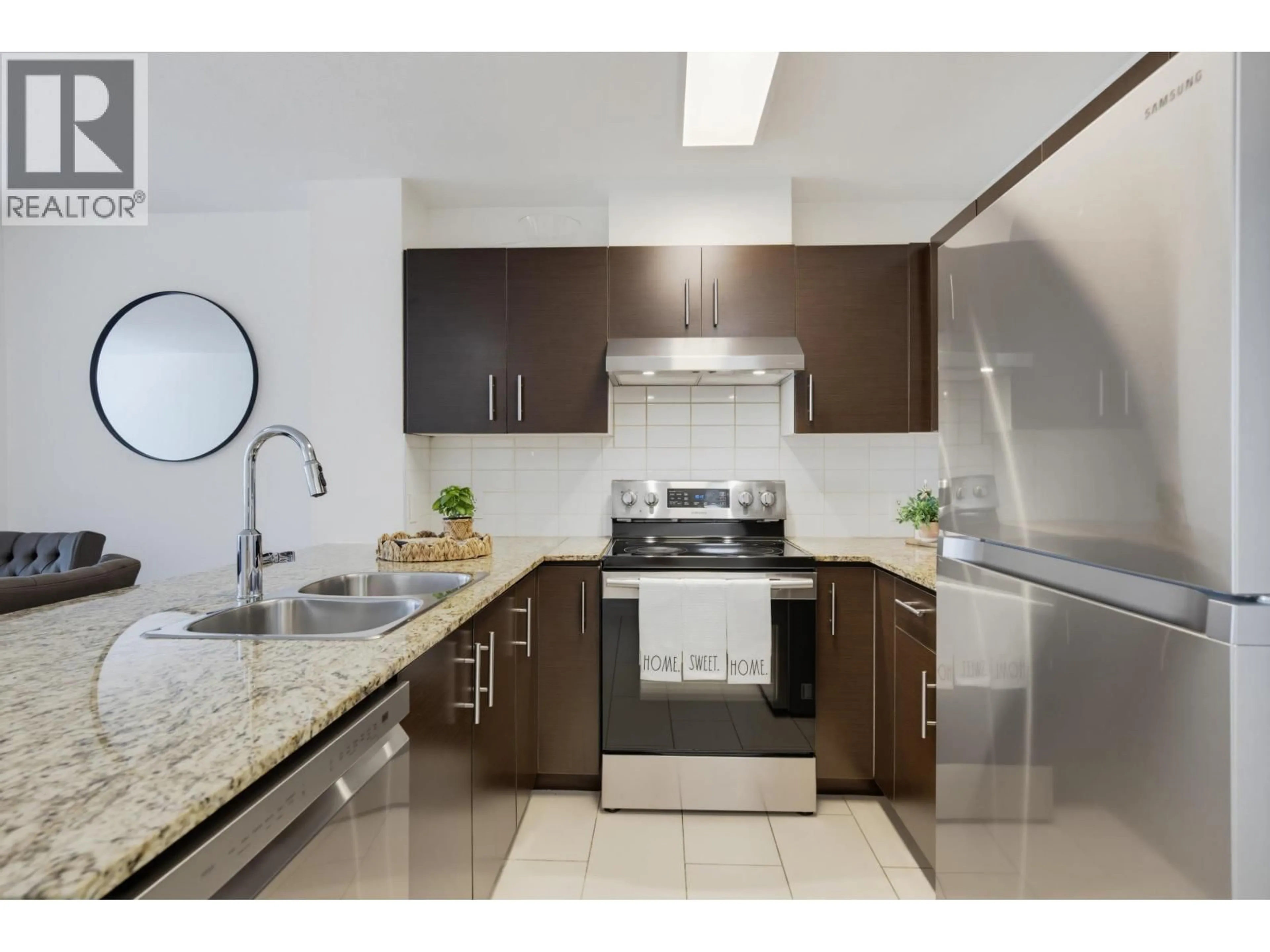Standard kitchen, ceramic/tile floor for 412 - 11665 HANEY, Maple Ridge British Columbia V2X8W9