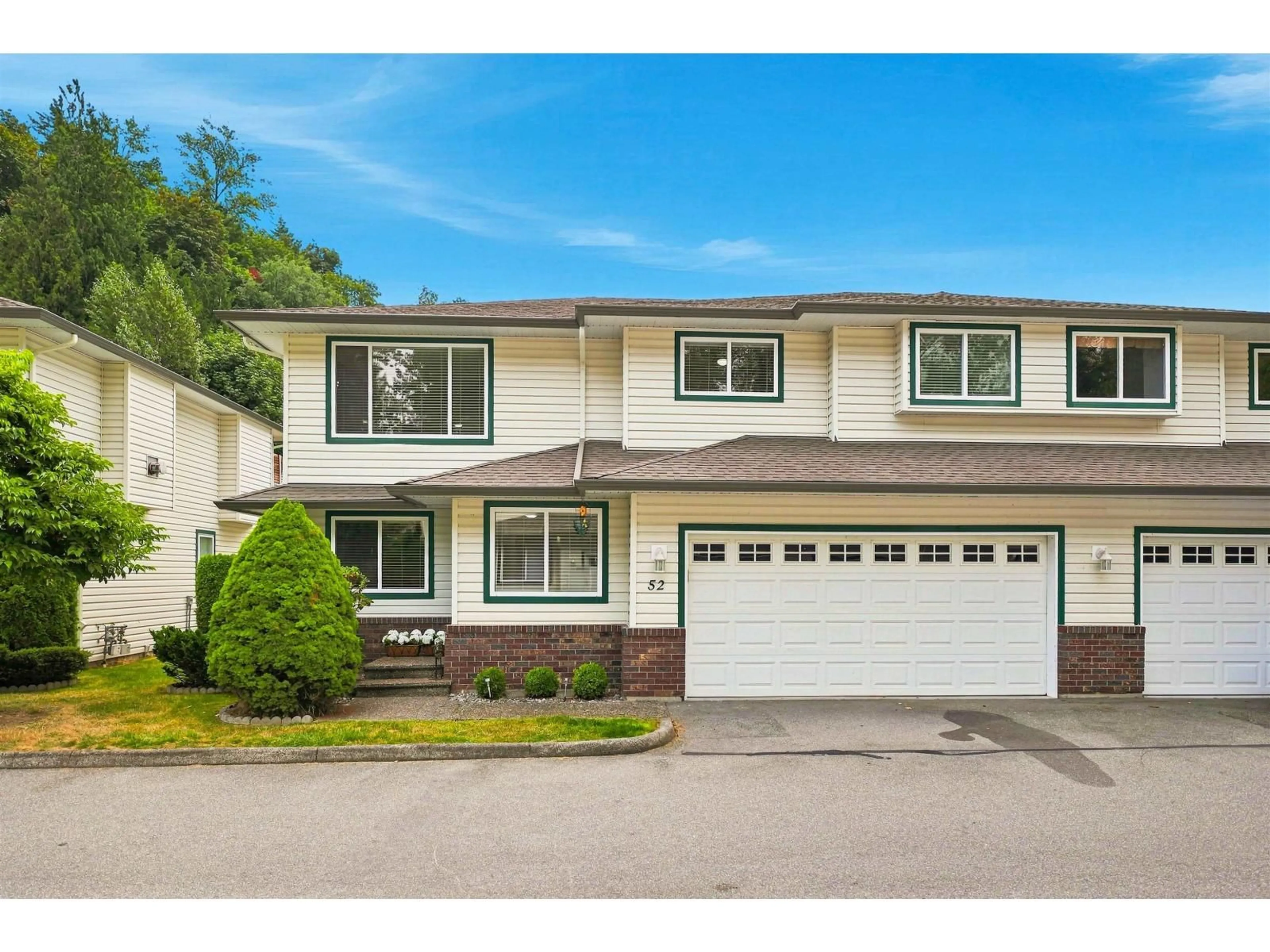 Home with vinyl exterior material, street for 52 - 34250 HAZELWOOD AVENUE, Abbotsford British Columbia V2S7L4