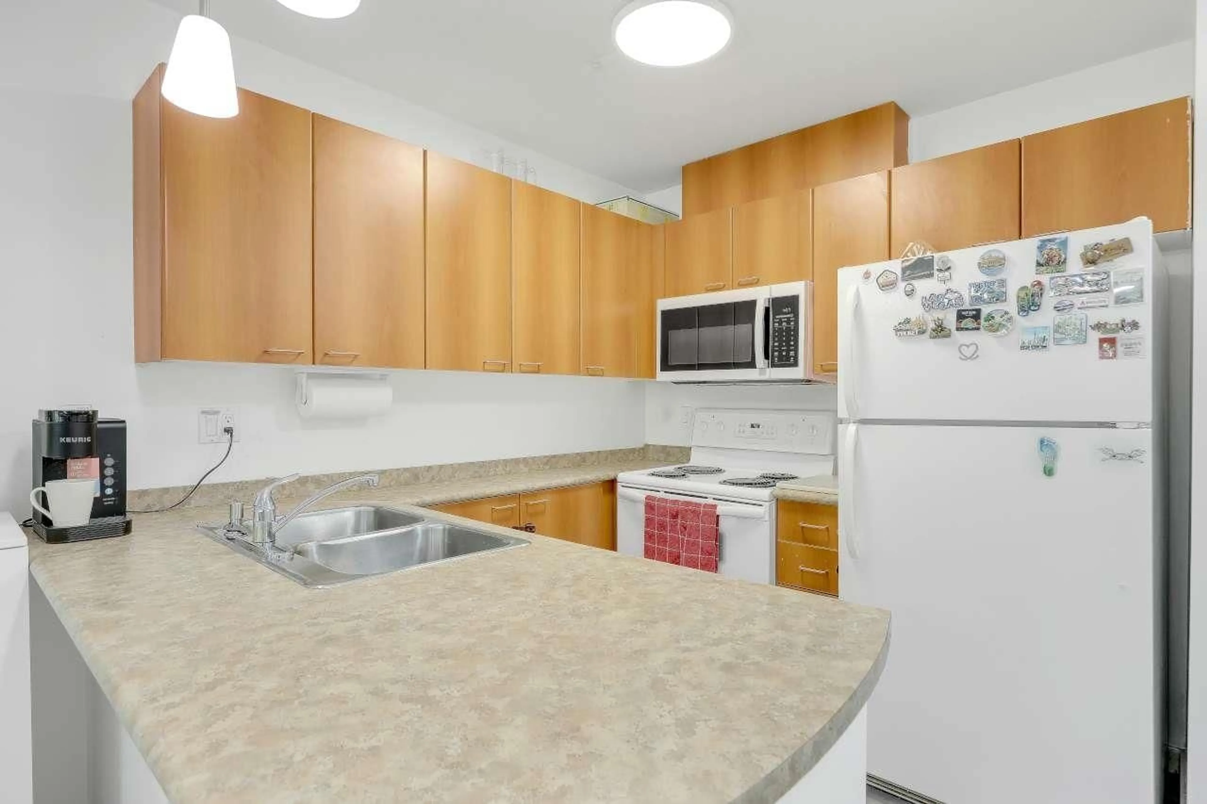 Standard kitchen, unknown for 419 - 12083 92A AVENUE, Surrey British Columbia V3V8C8