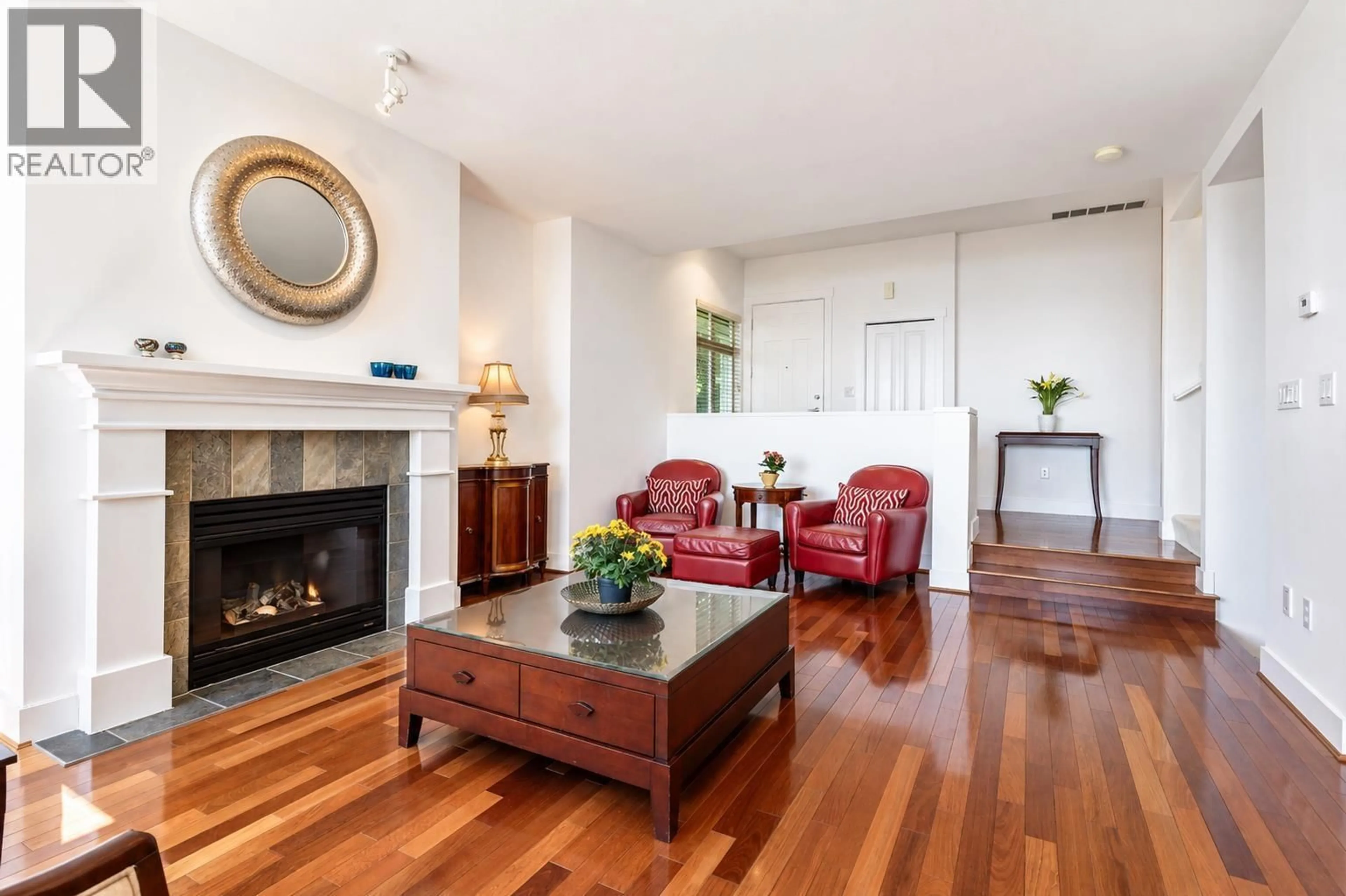 Living room with furniture, wood/laminate floor for 2462 SHADBOLT LANE, West Vancouver British Columbia V7S3J1