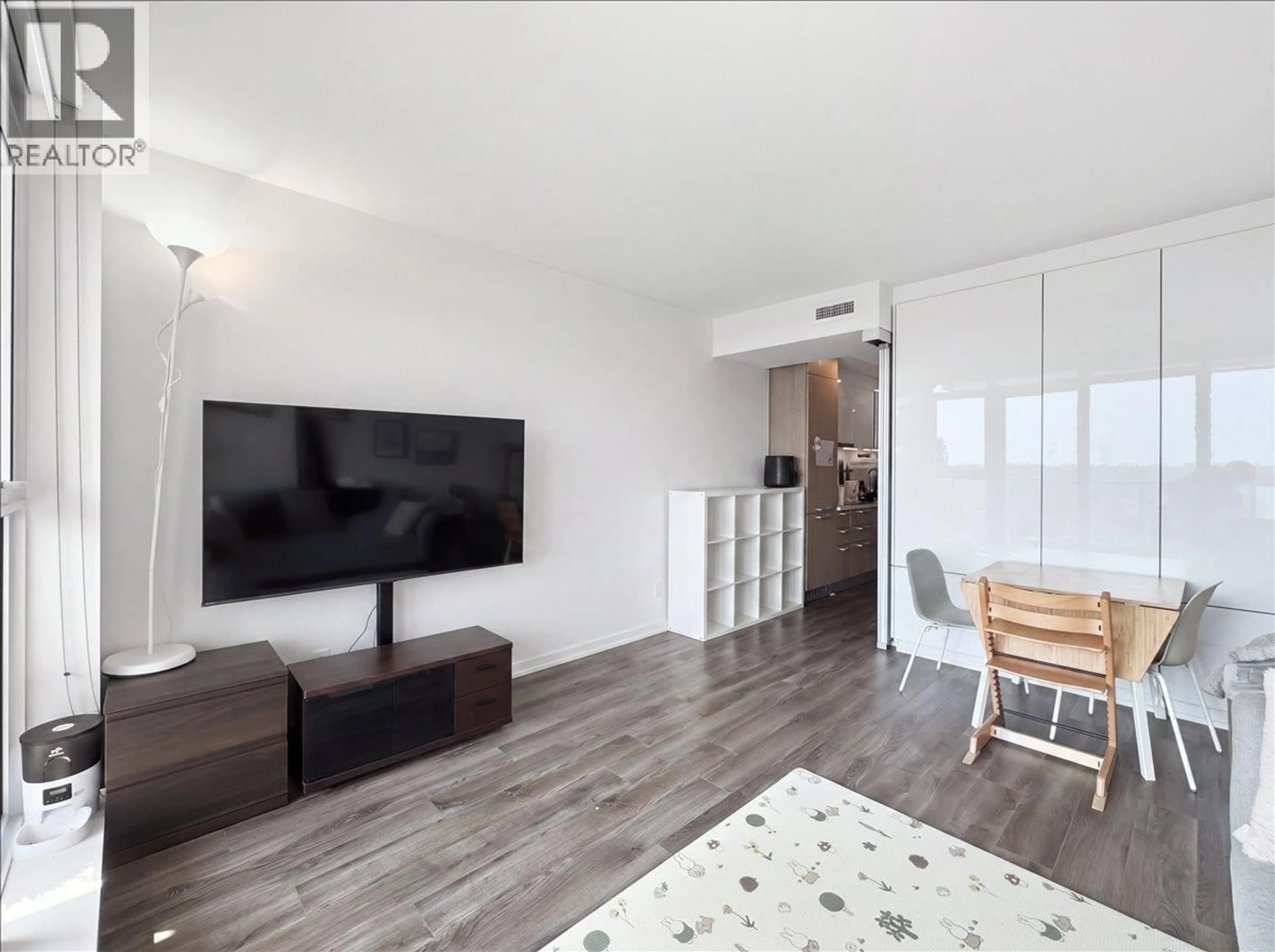 Living room with furniture, wood/laminate floor for 2006 - 285 10TH AVENUE, Vancouver British Columbia V5T0H6