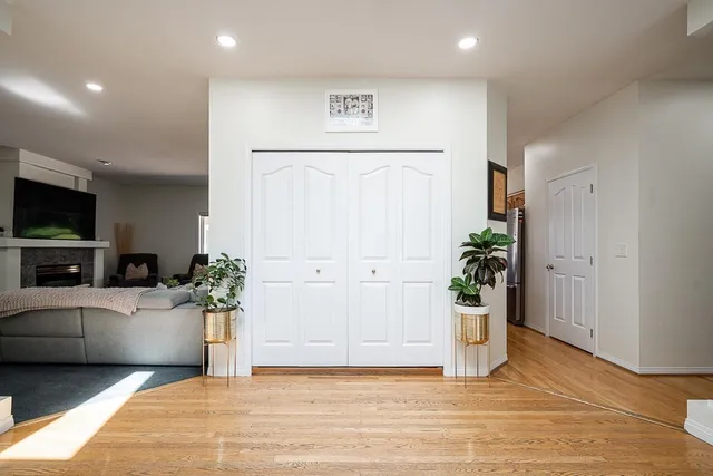5758 KETTLE CRESCENT WEST, Surrey 5