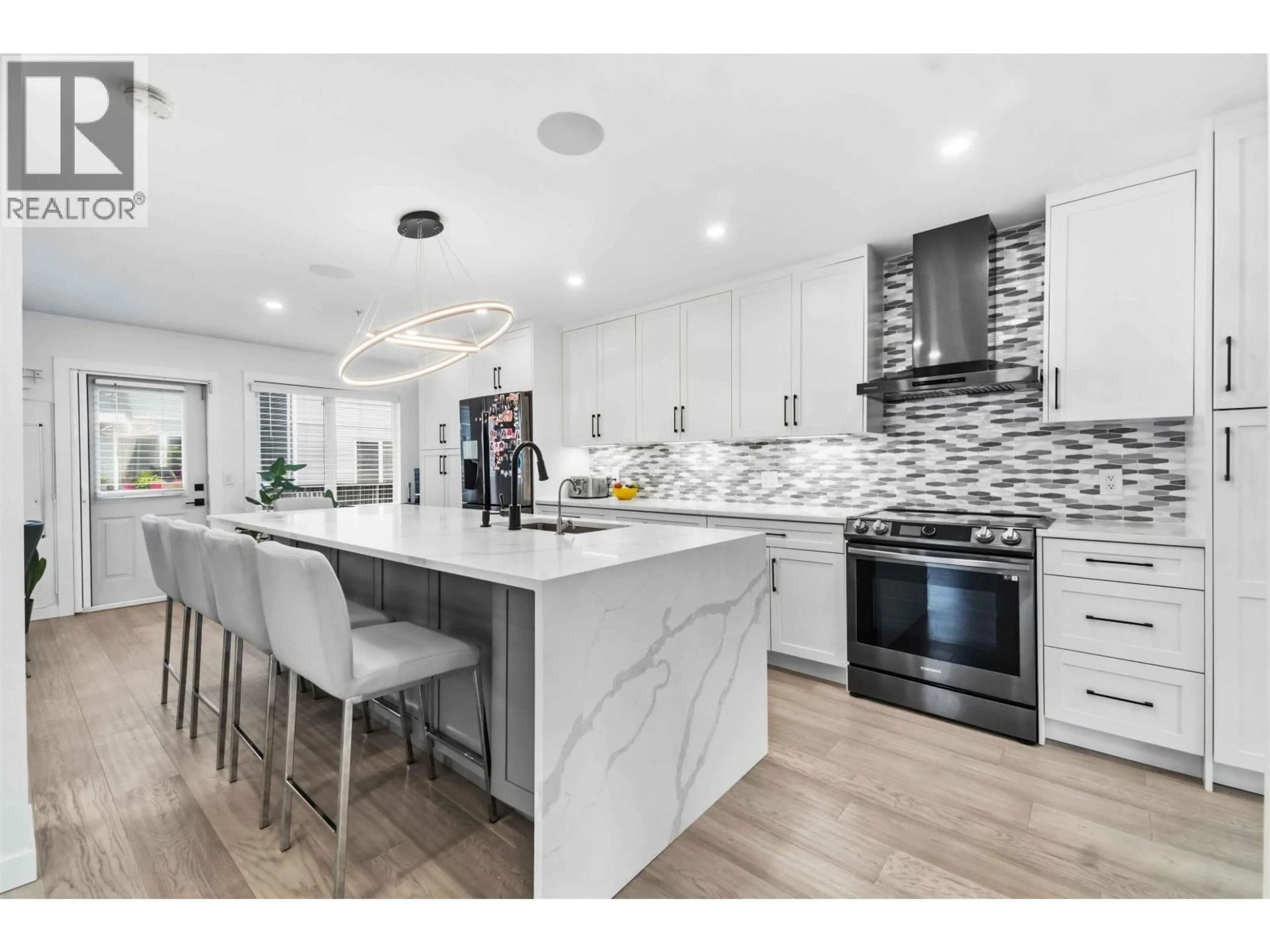 Open concept kitchen, ceramic/tile floor for 313 - 3000 RIVERBEND DRIVE, Coquitlam British Columbia V3C6R1