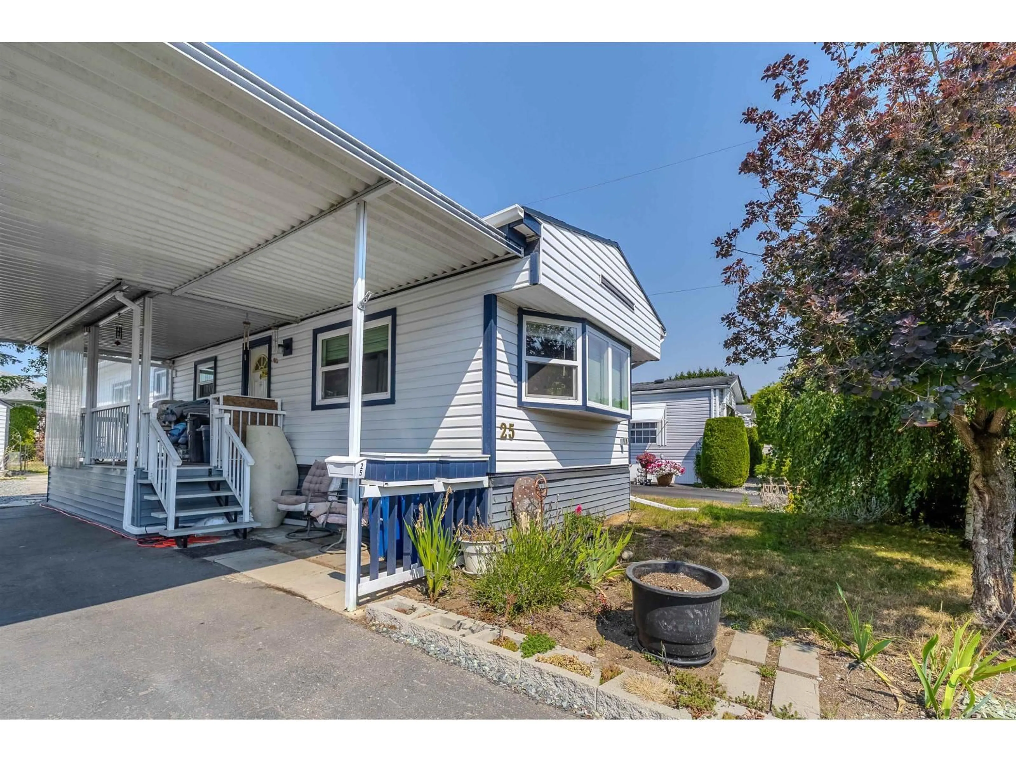 Home with vinyl exterior material, street for 25 - 31313 LIVINGSTONE AVENUE, Abbotsford British Columbia V2T4T1