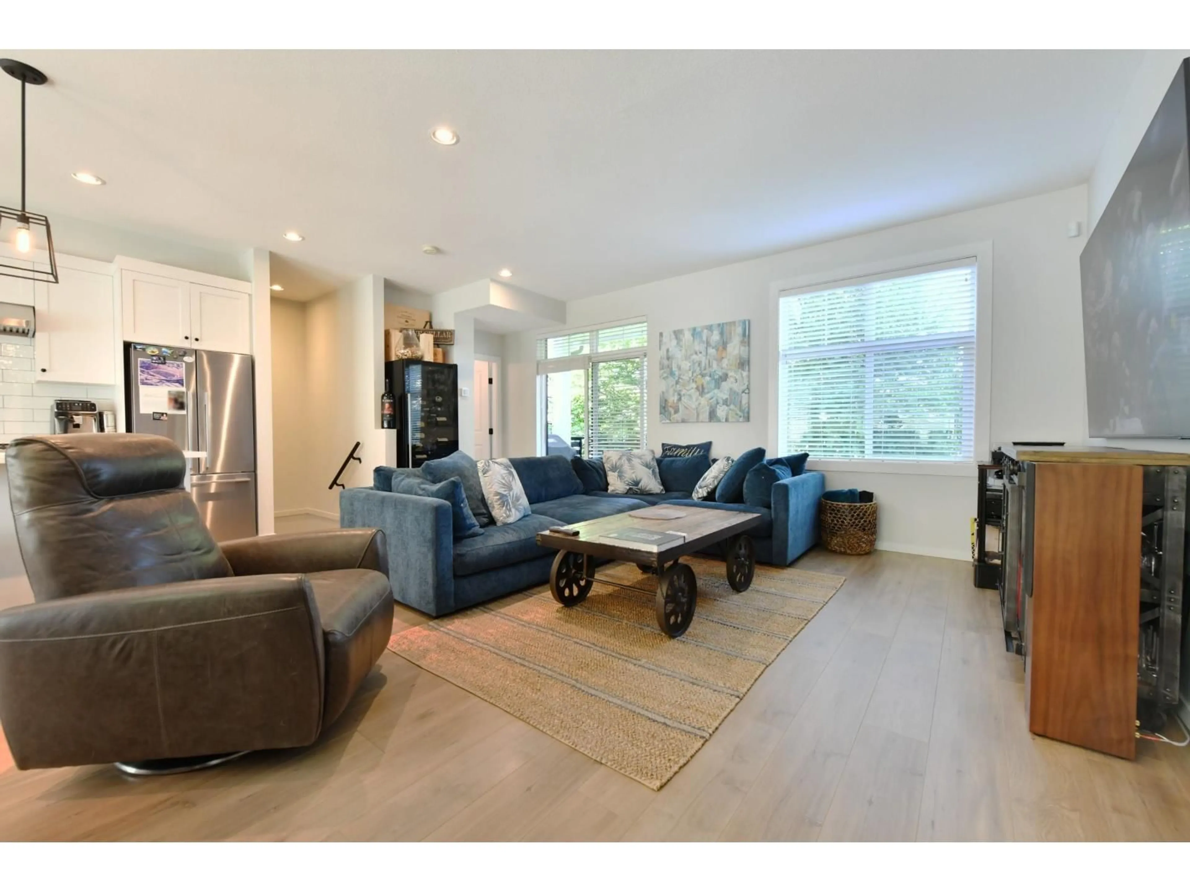 Living room with furniture, unknown for 8 - 3339 148 STREET, Surrey British Columbia V4P0G6