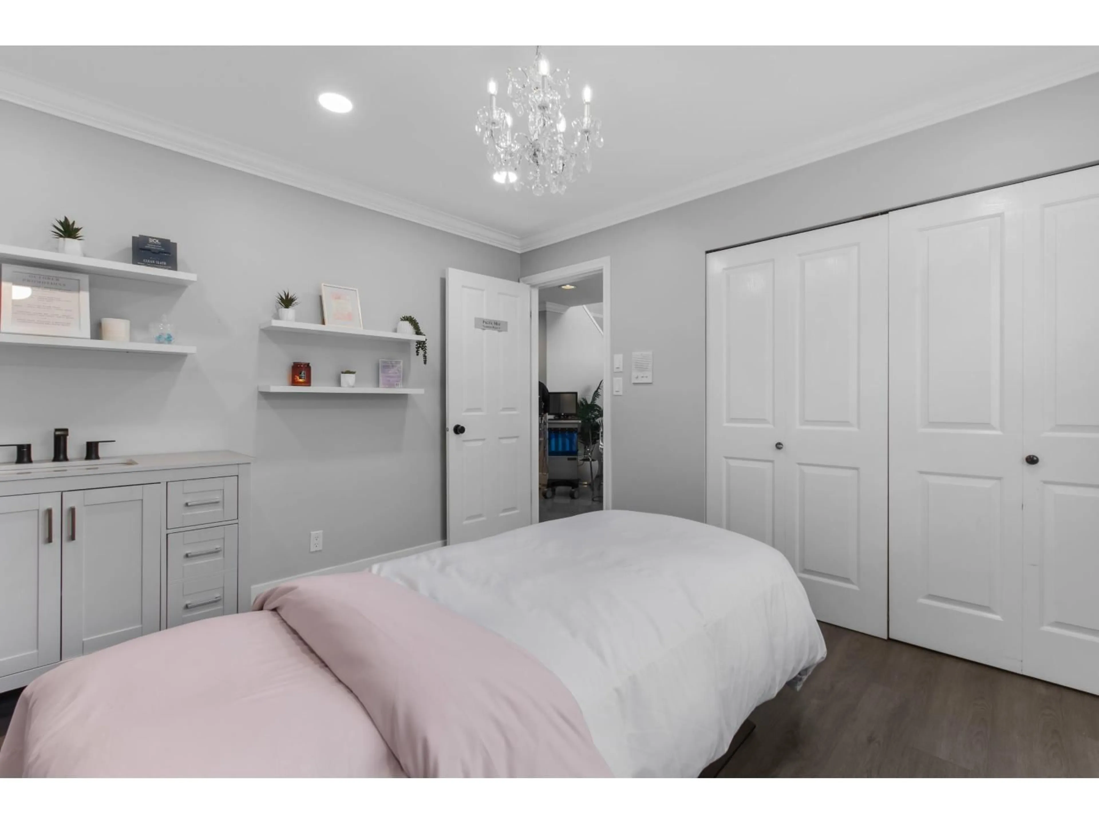Unknown for 1170 DOLPHIN STREET, White Rock British Columbia V4B4G8