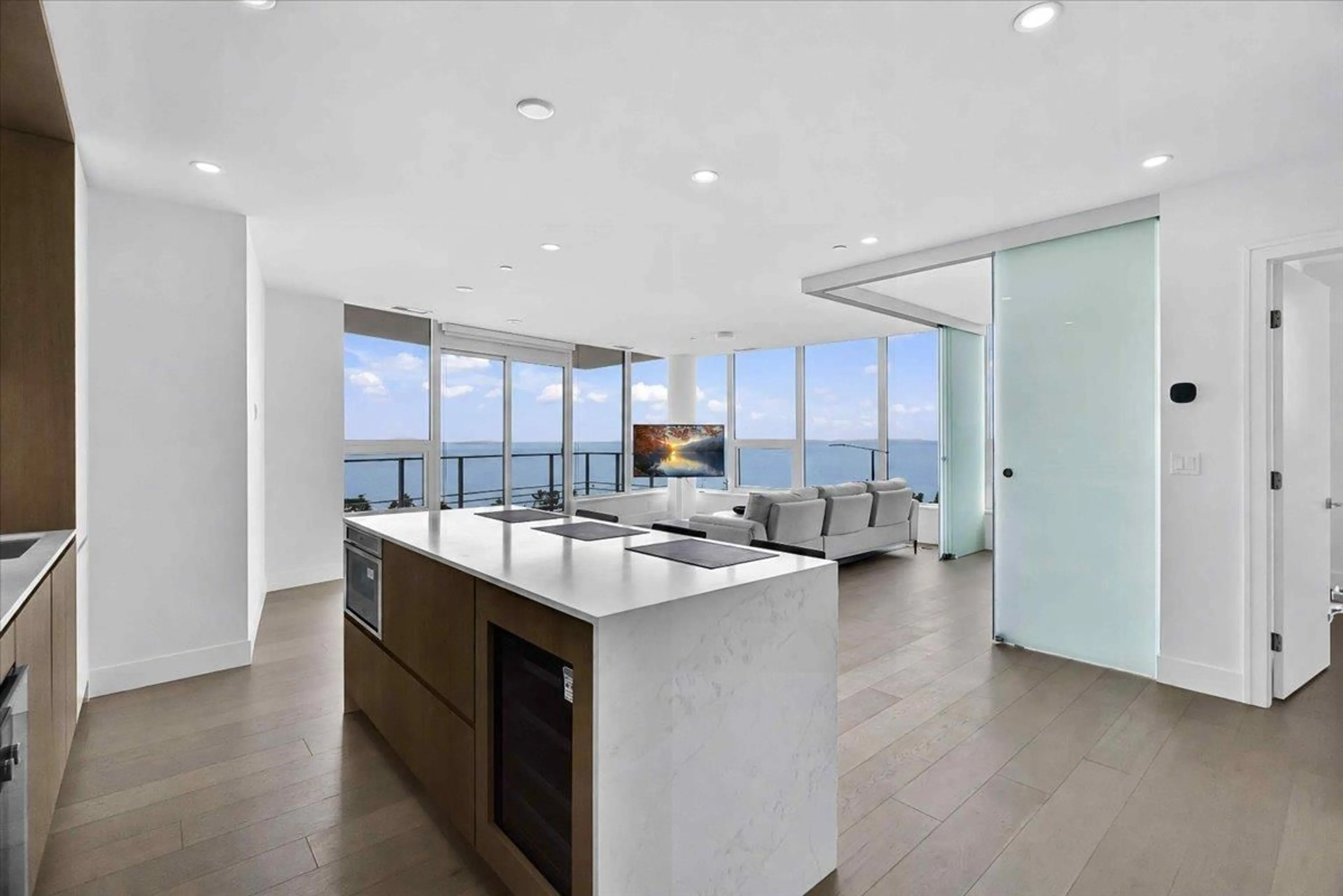 Open concept kitchen, unknown for 905 - 1342 JOHNSTON ROAD, White Rock British Columbia V4B3Z2