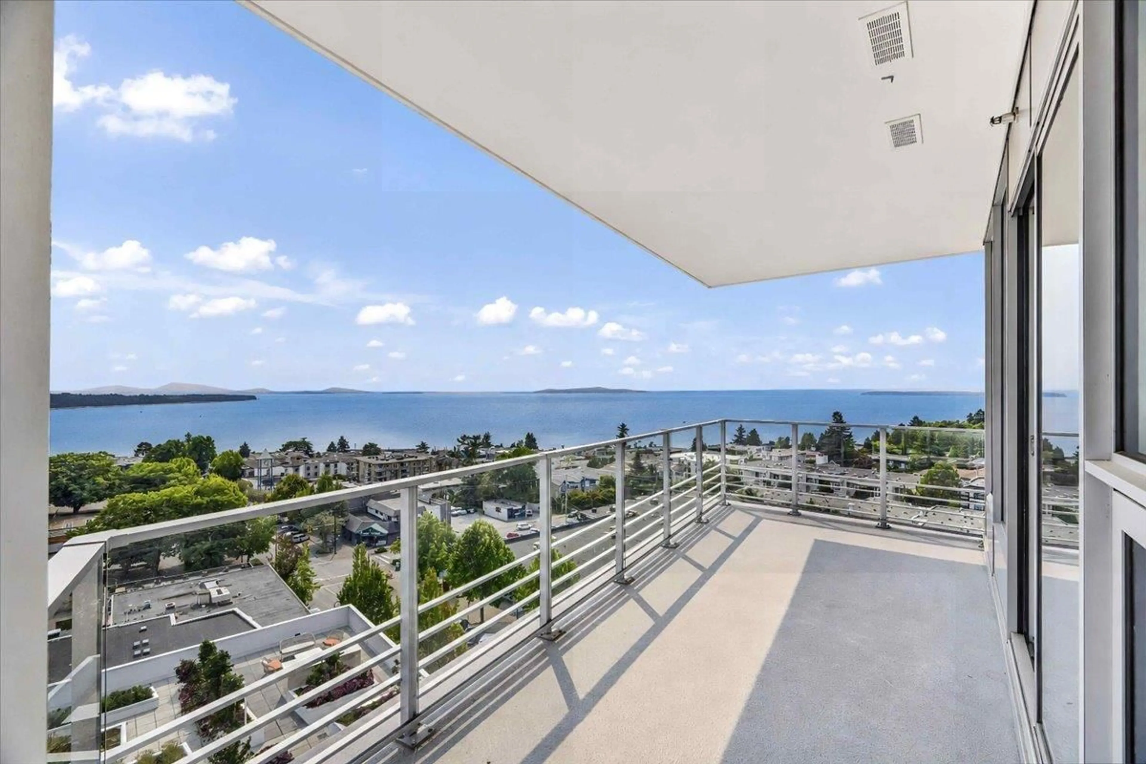 Balcony in the apartment, water/lake/river/ocean view for 905 - 1342 JOHNSTON ROAD, White Rock British Columbia V4B3Z2