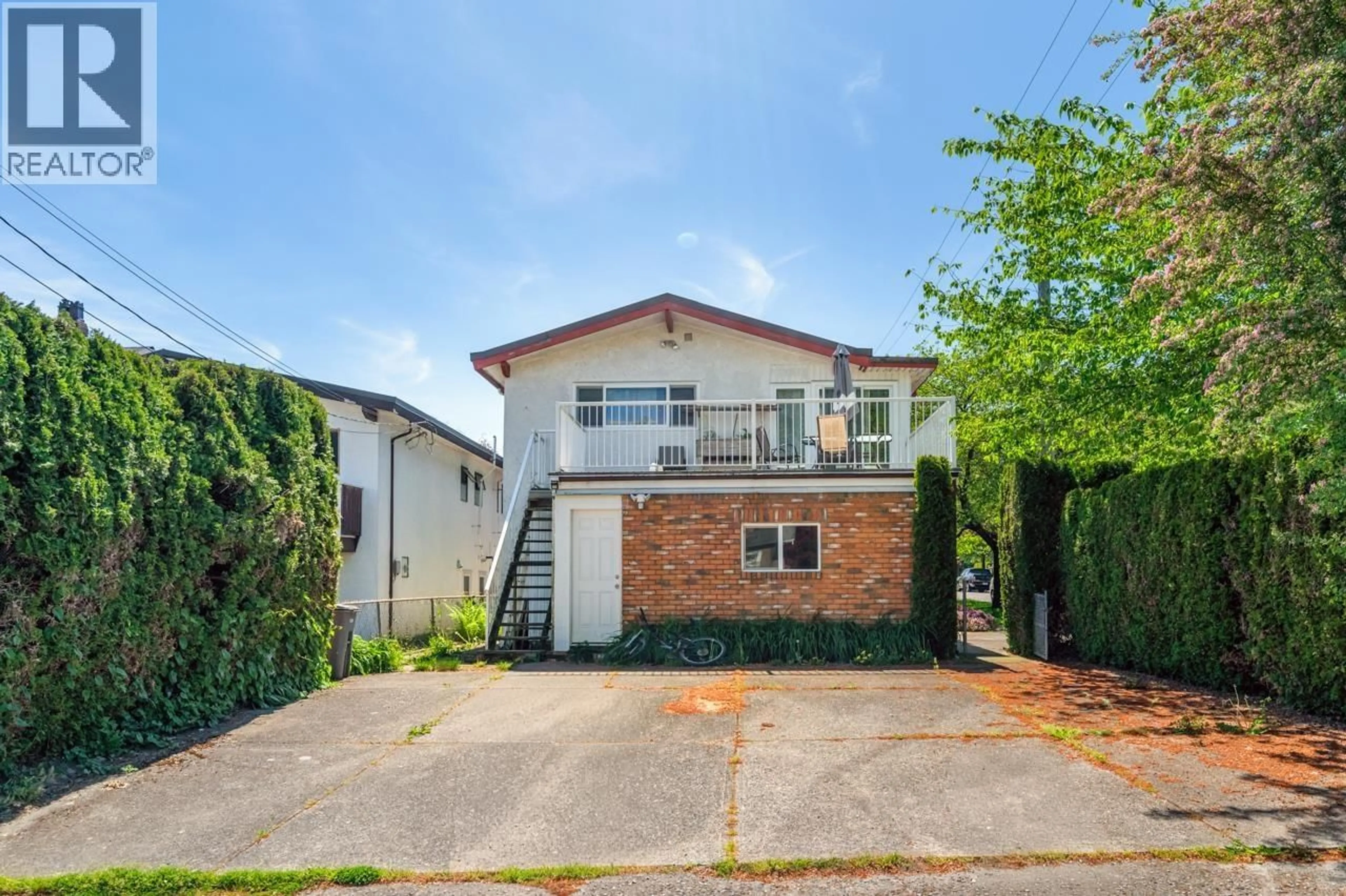 A pic from outside/outdoor area/front of a property/back of a property/a pic from drone, street for 3488 HIGHBURY STREET, Vancouver British Columbia V6S2L4