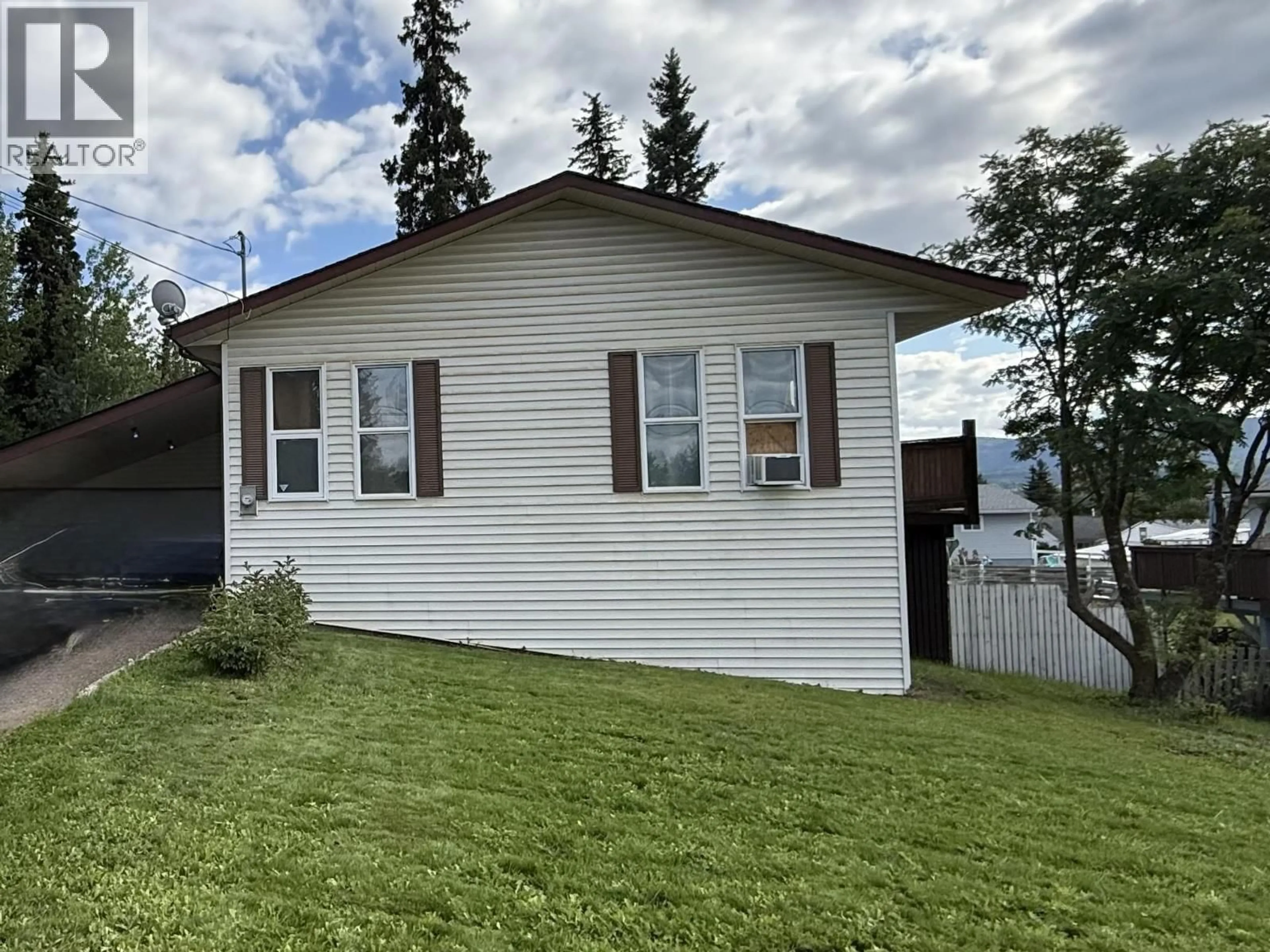 Home with vinyl exterior material, mountain view for 262 5TH AVENUE, Burns Lake British Columbia V0J1E0