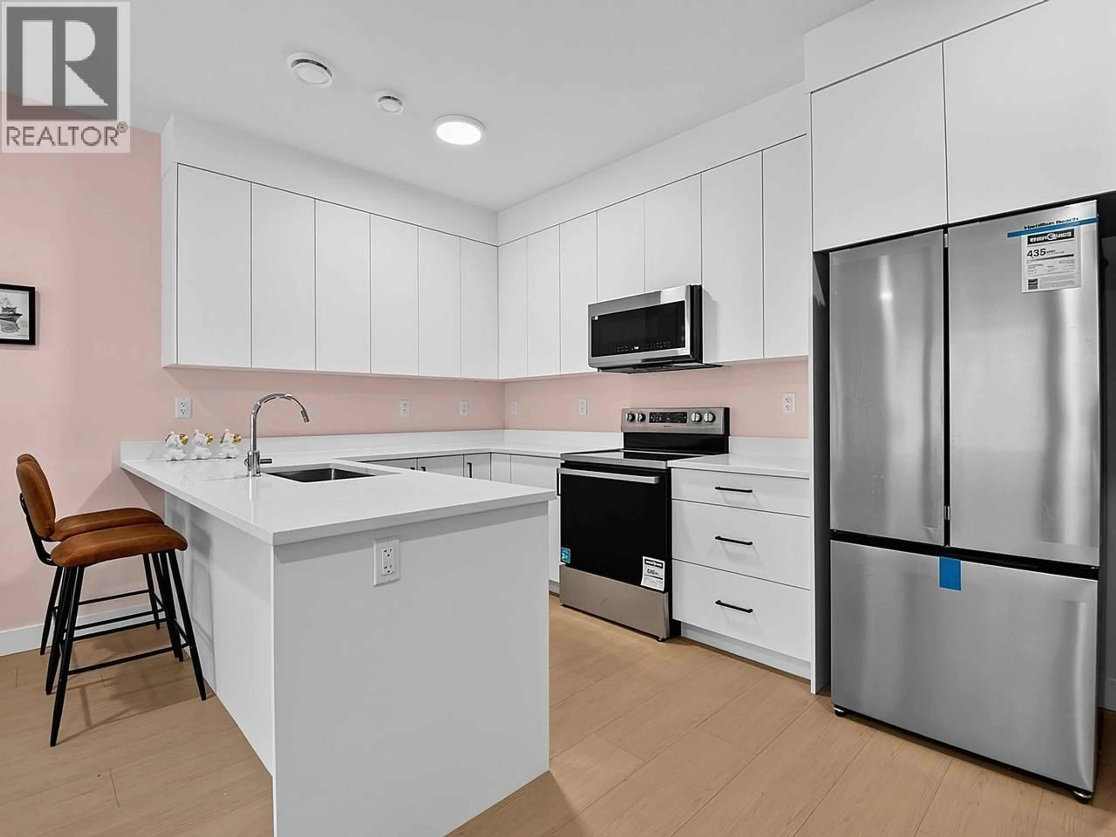 Standard kitchen, ceramic/tile floor for 1 - 2254 24TH AVENUE, Vancouver British Columbia V5N2V2