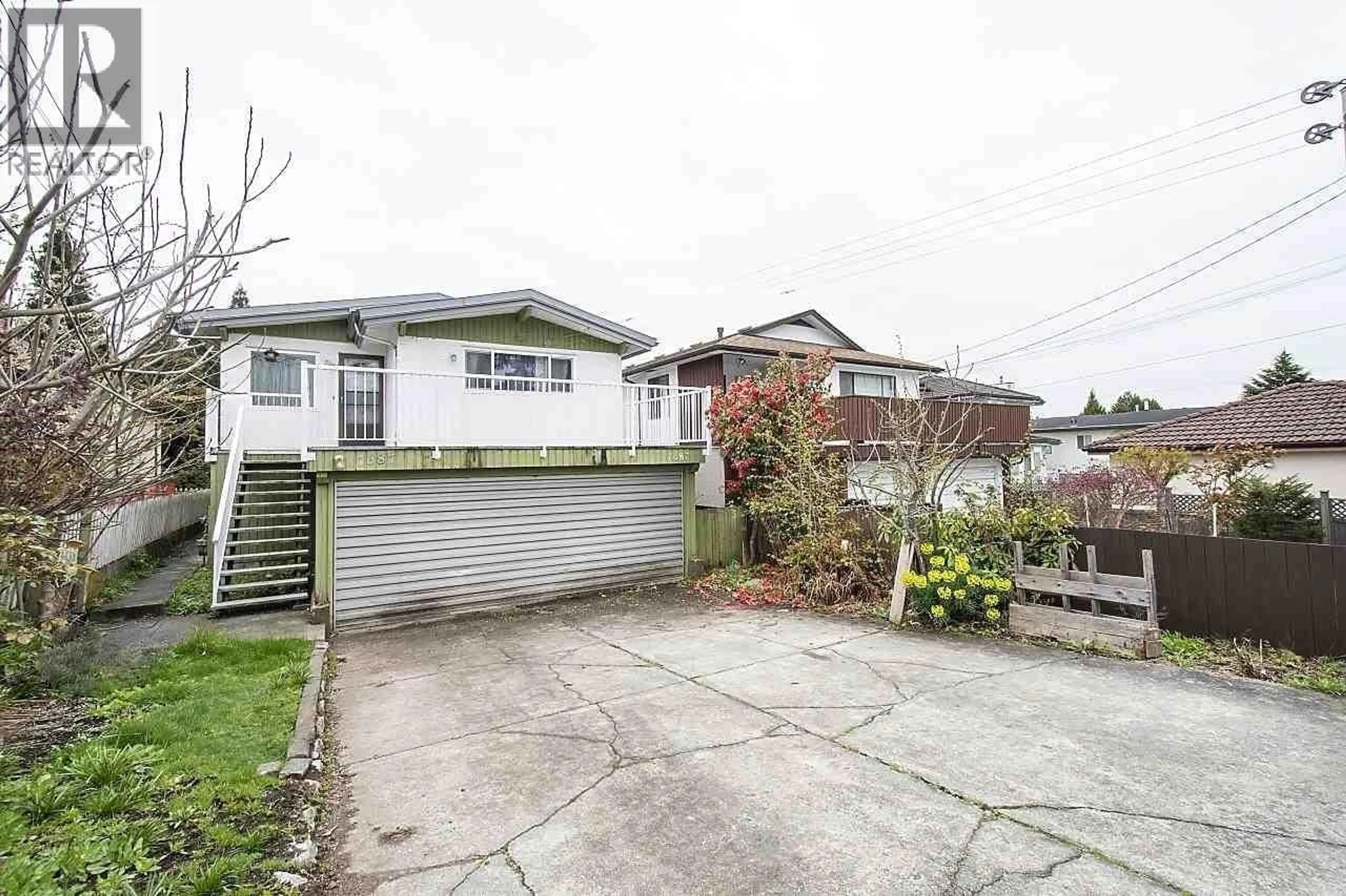 A pic from outside/outdoor area/front of a property/back of a property/a pic from drone, street for 7687 OAK STREET, Vancouver British Columbia V6P4A4