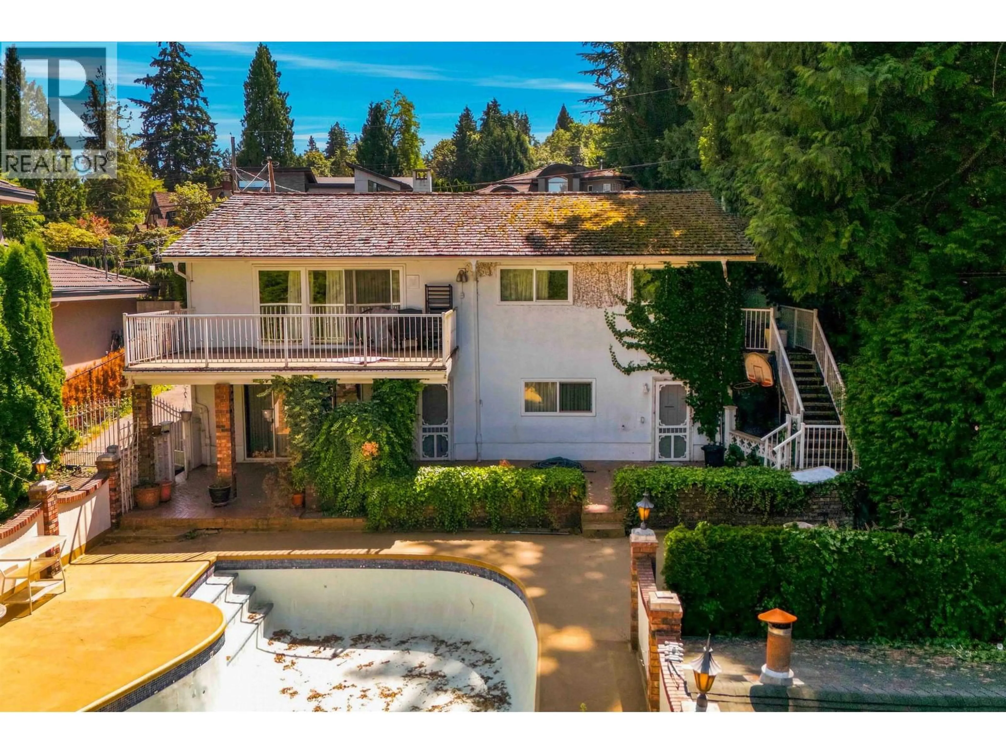 A pic from outside/outdoor area/front of a property/back of a property/a pic from drone, unknown for 7581 BURRIS STREET, Burnaby British Columbia V5E1Z1