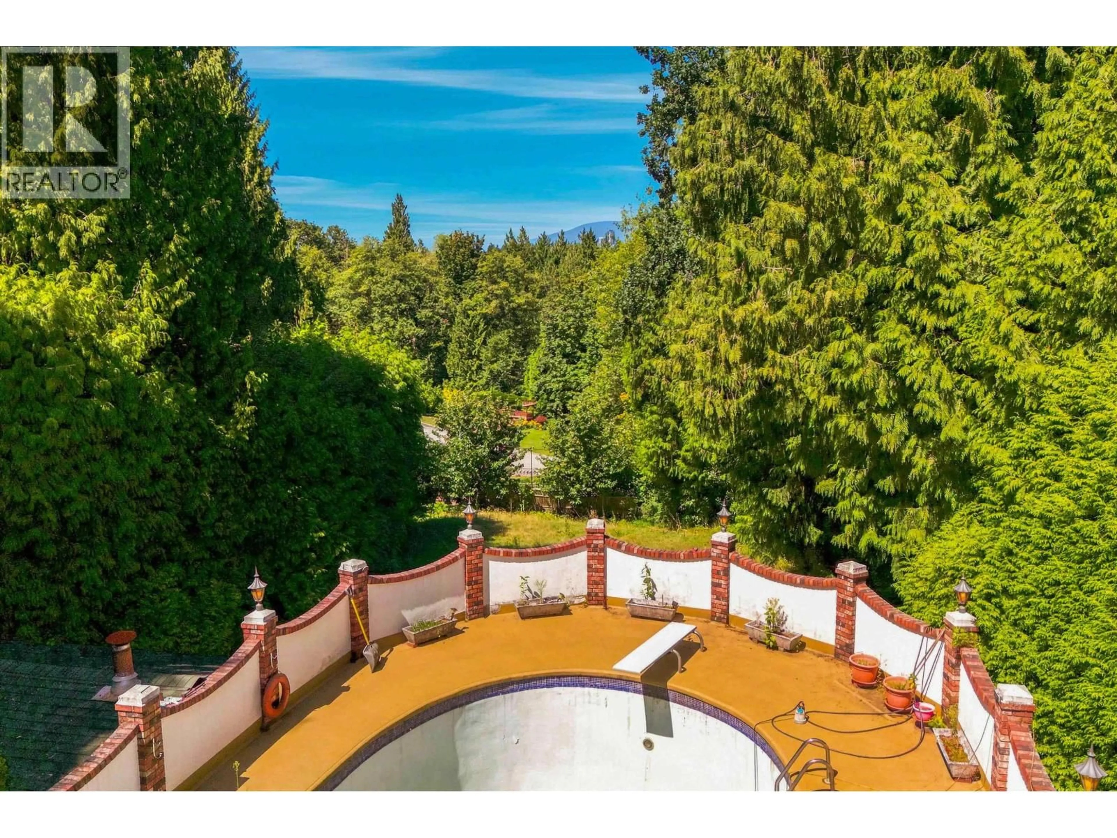 A pic from outside/outdoor area/front of a property/back of a property/a pic from drone, unknown for 7581 BURRIS STREET, Burnaby British Columbia V5E1Z1