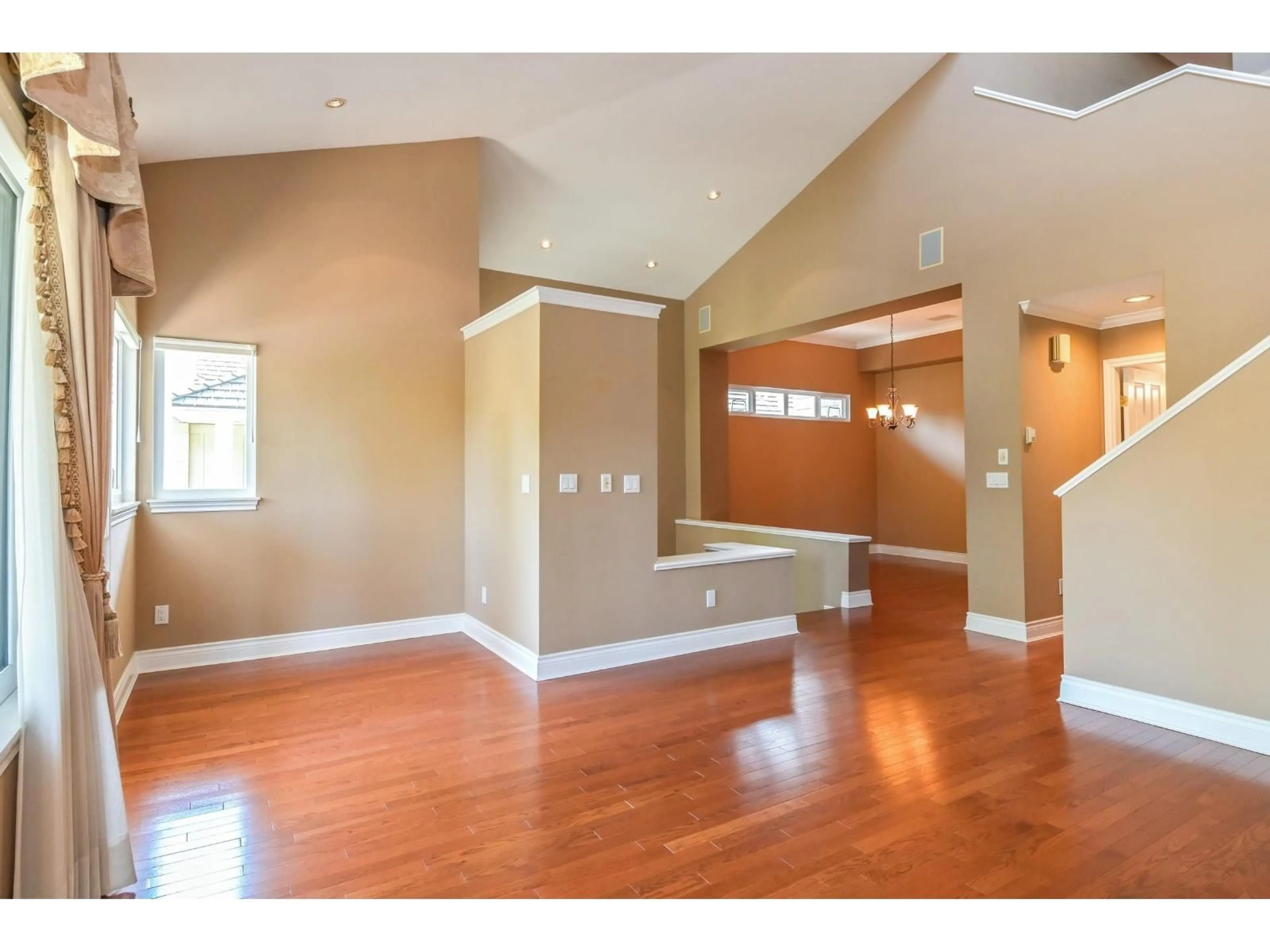 Indoor entryway for 73 - 3355 MORGAN CREEK WAY, Surrey British Columbia V3Z0J9