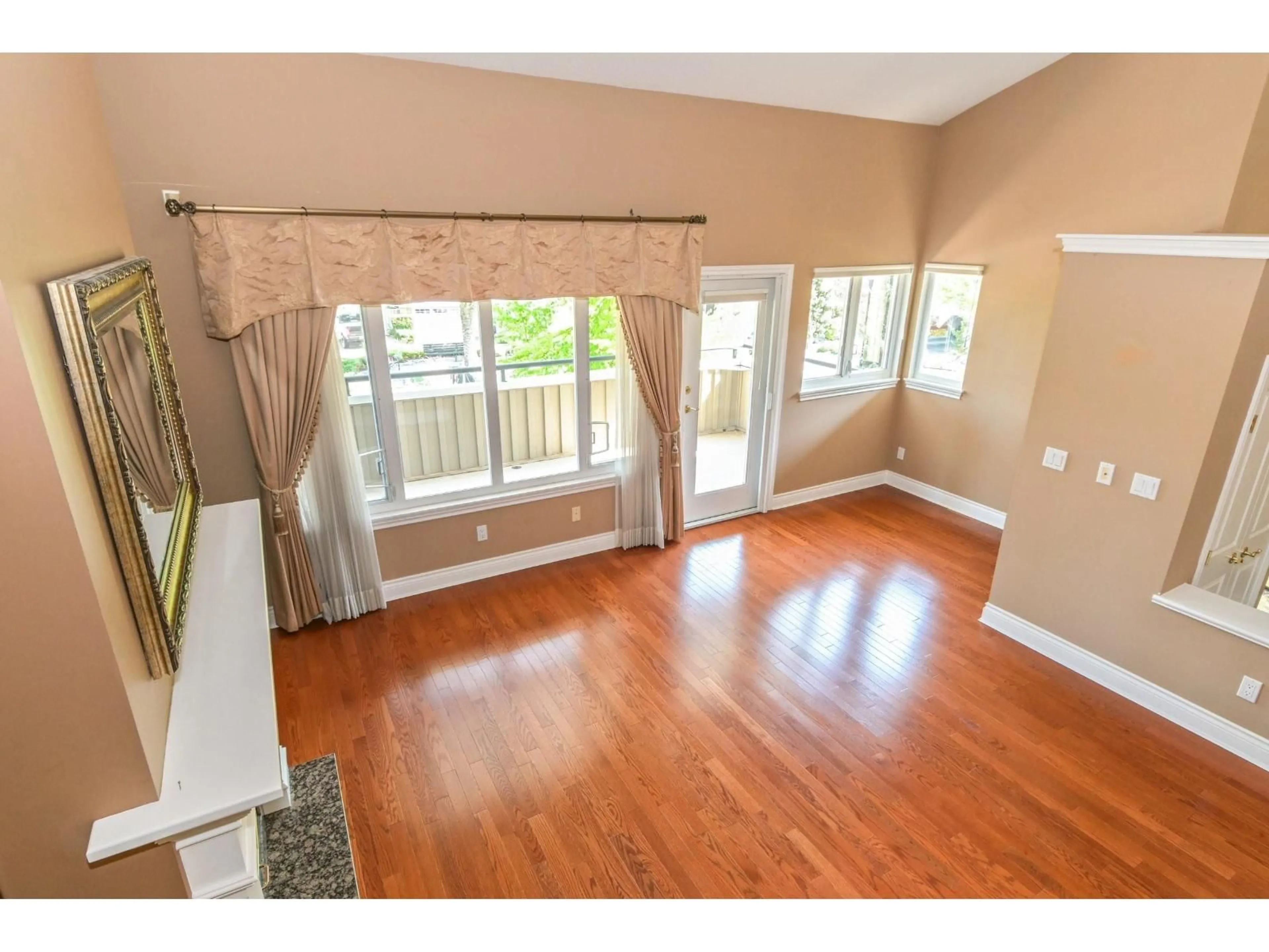 A pic of a room for 73 - 3355 MORGAN CREEK WAY, Surrey British Columbia V3Z0J9