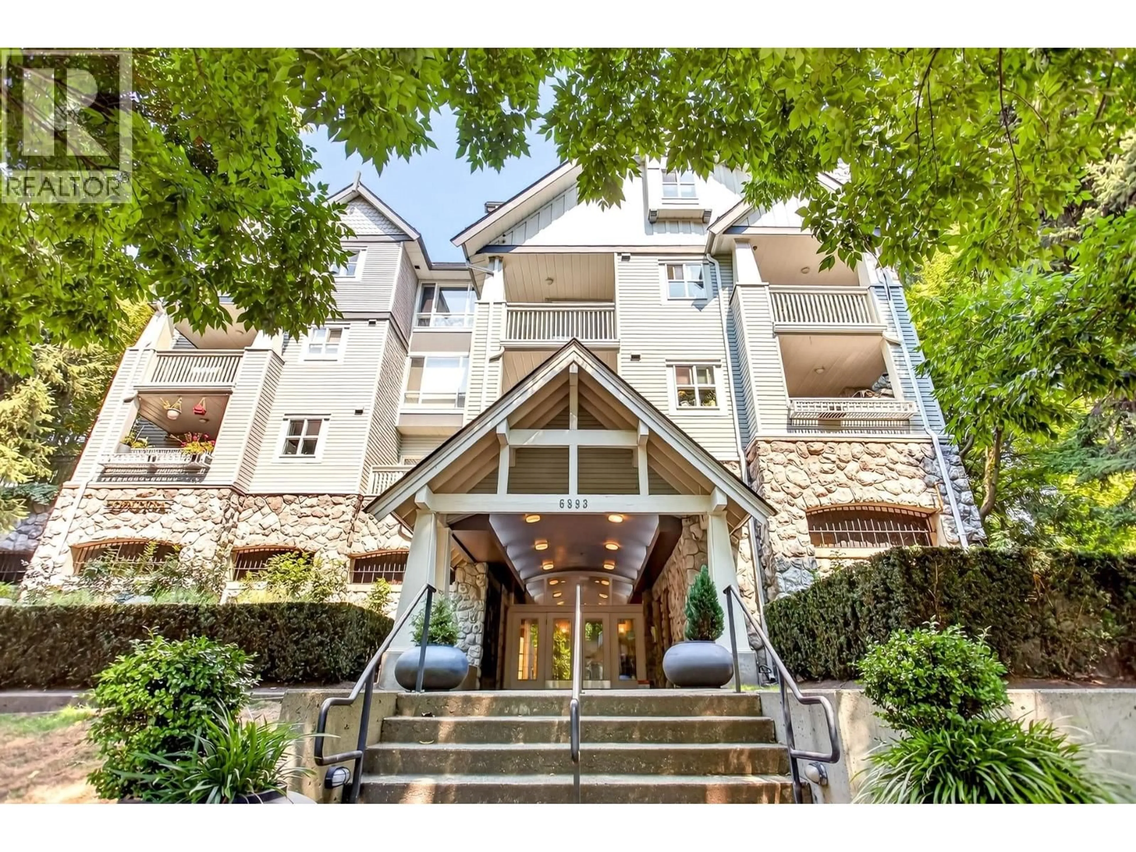 Indoor foyer for 210 - 6893 PRENTER STREET, Burnaby British Columbia V5E4L3