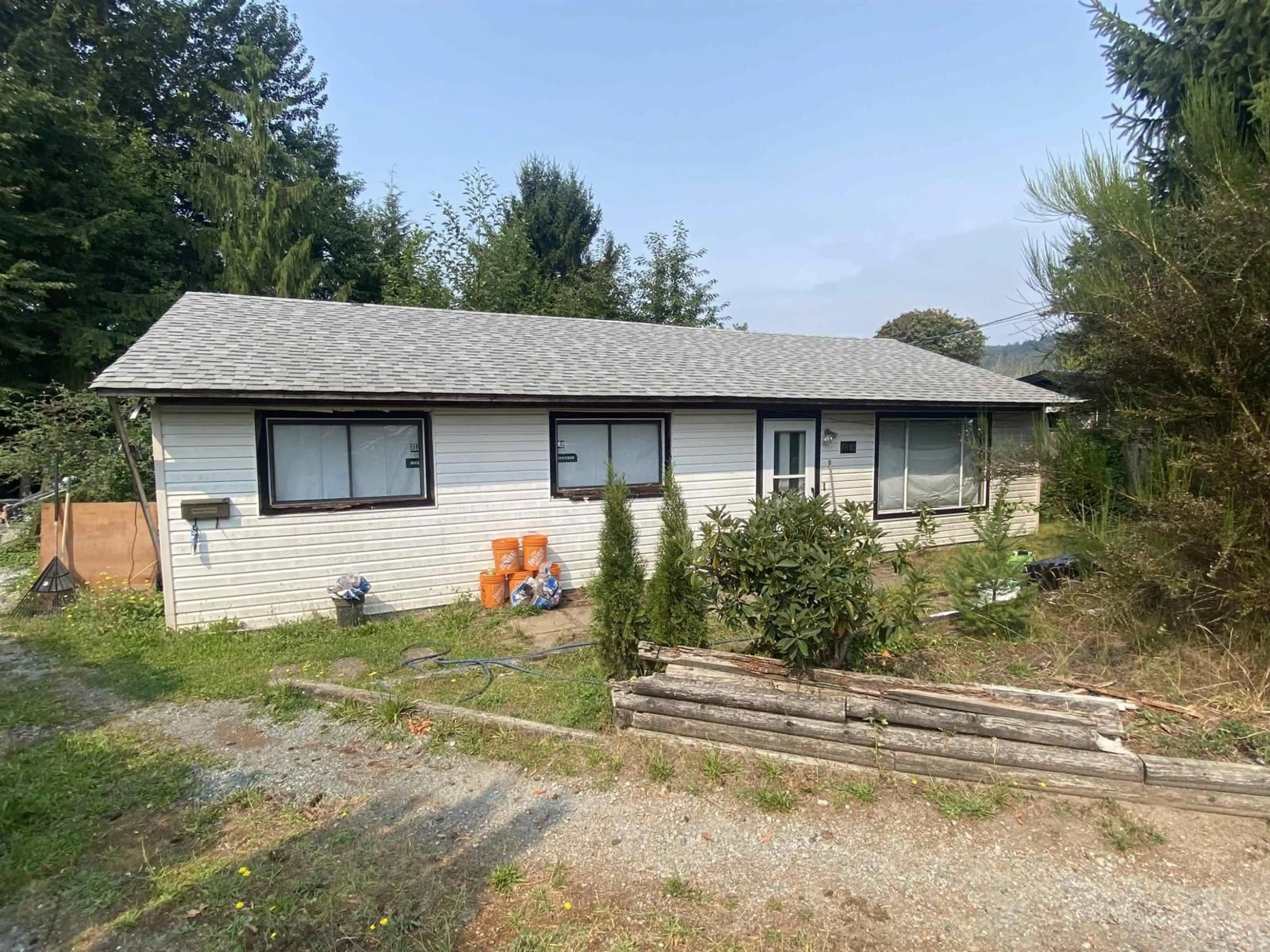 A pic from outside/outdoor area/front of a property/back of a property/a pic from drone, building for 7893 EAGLE CRESCENT, Mission British Columbia V2V5C7