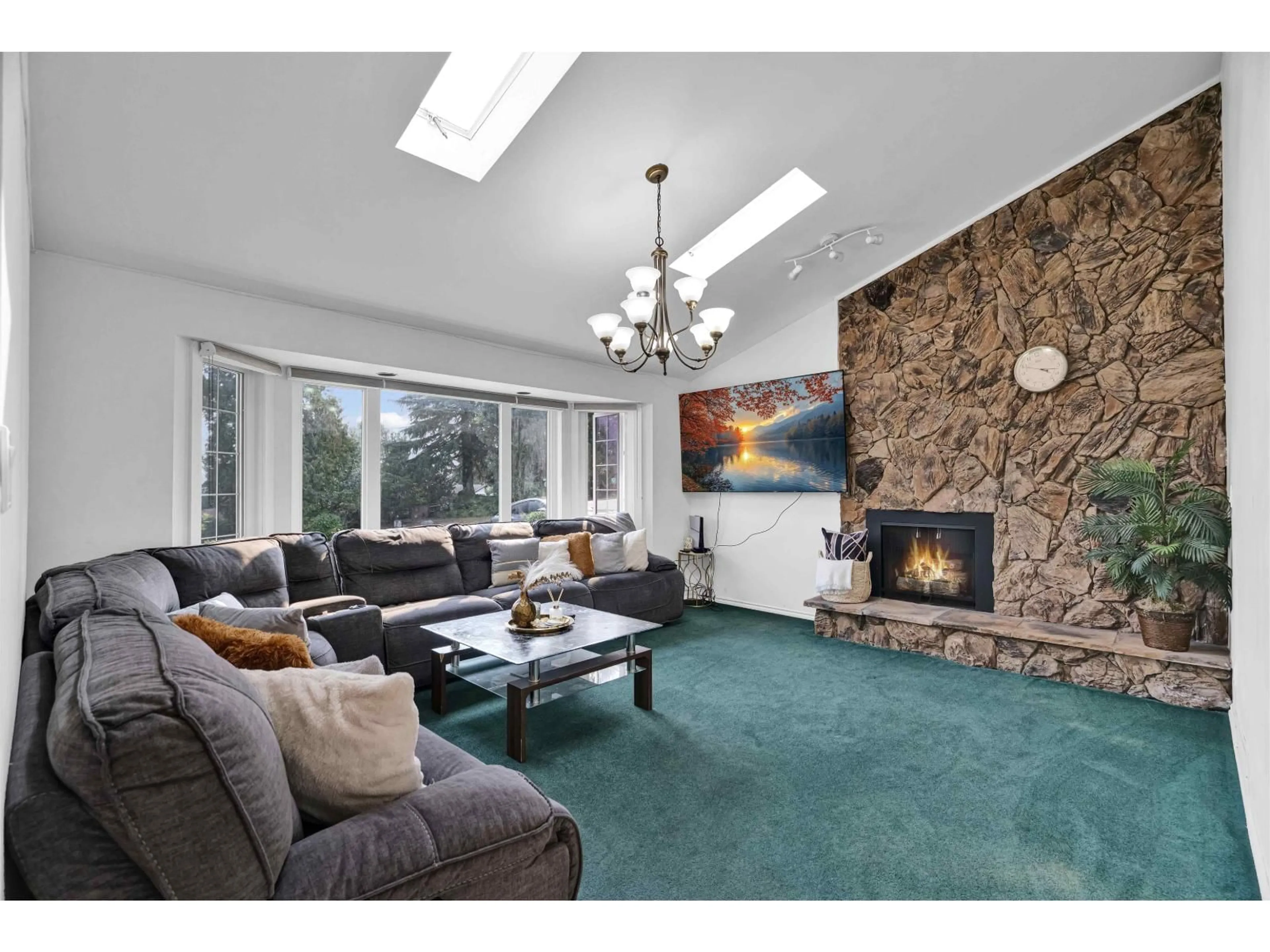 Living room with furniture, unknown for 12921 SOUTHRIDGE DRIVE, Surrey British Columbia V3X3C7