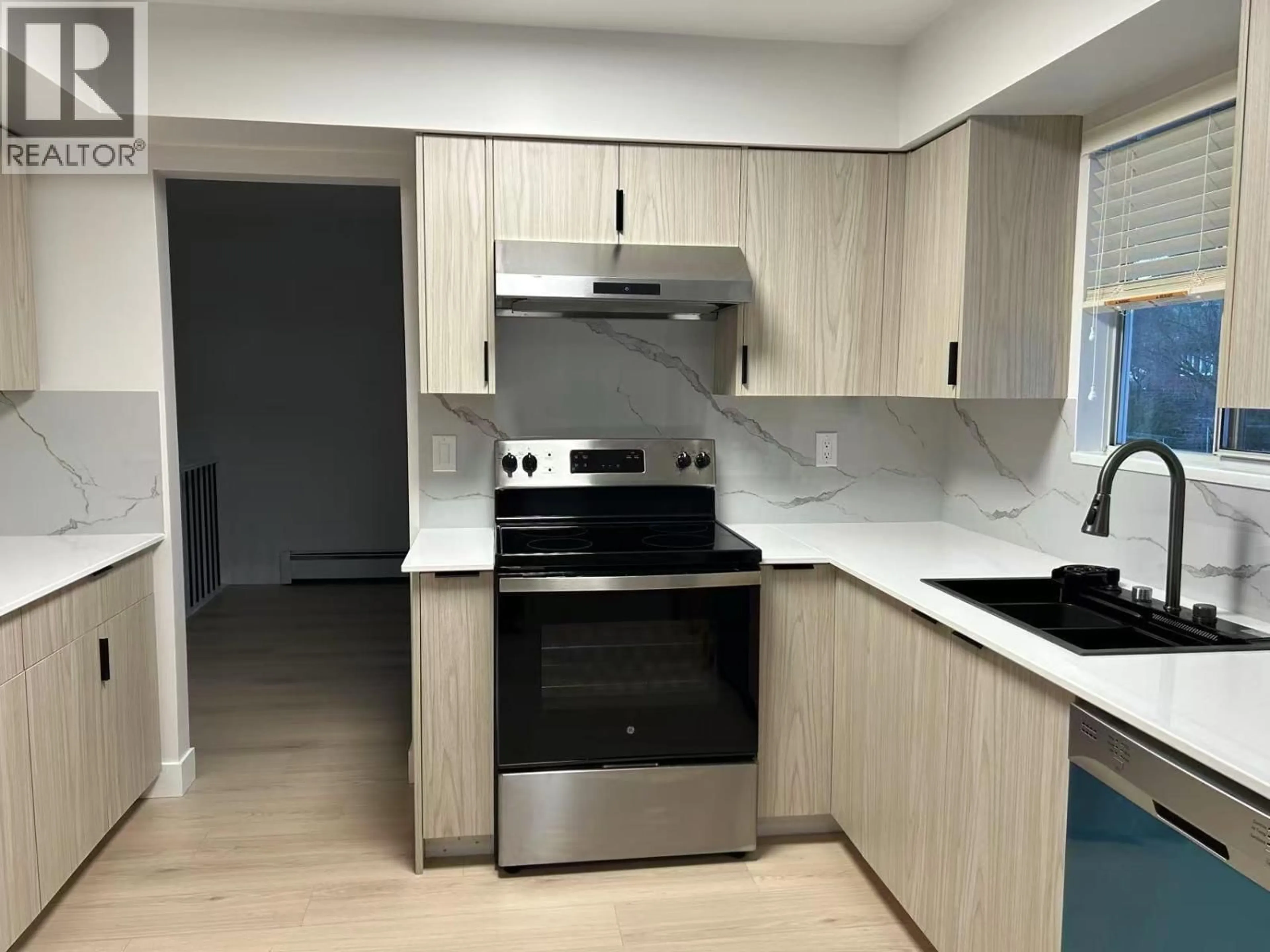 Standard kitchen, wood/laminate floor for 657 POIRIER STREET, Coquitlam British Columbia V3J7M5