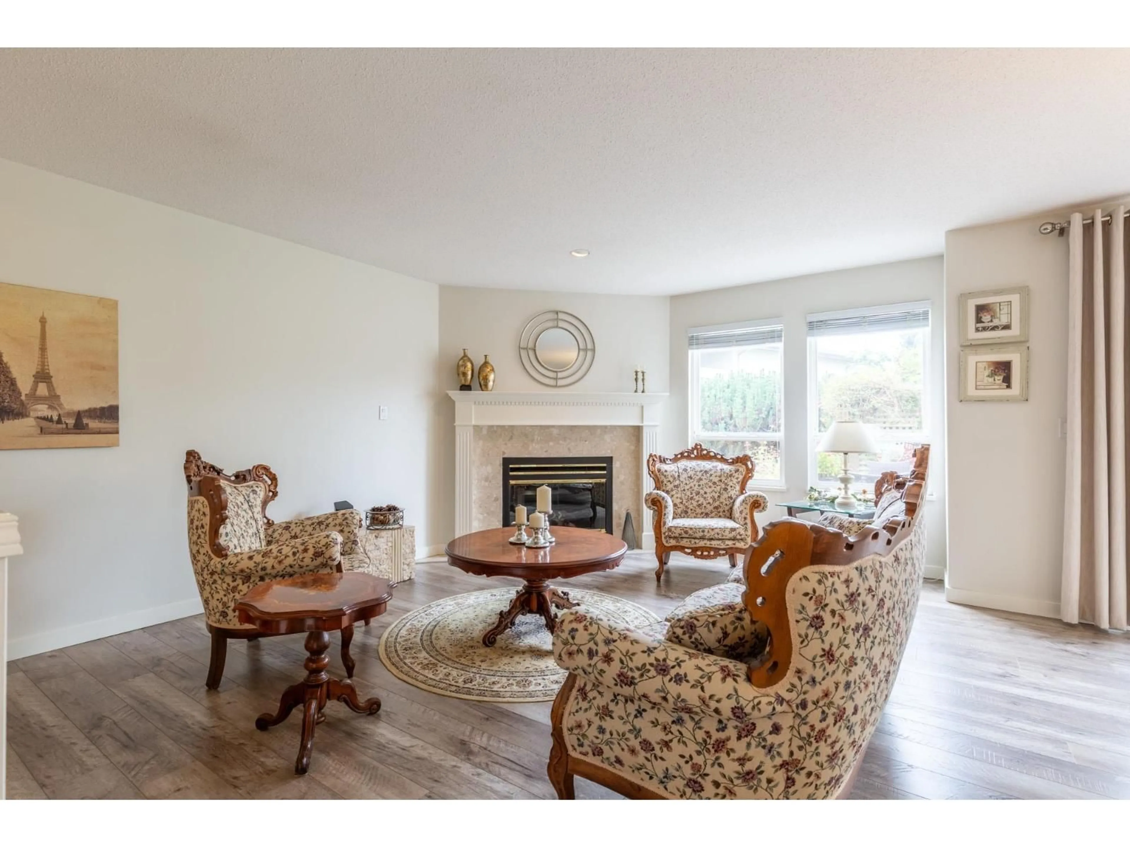 Living room with furniture, wood/laminate floor for 328 - 13888 70 AVENUE, Surrey British Columbia V3W0R8