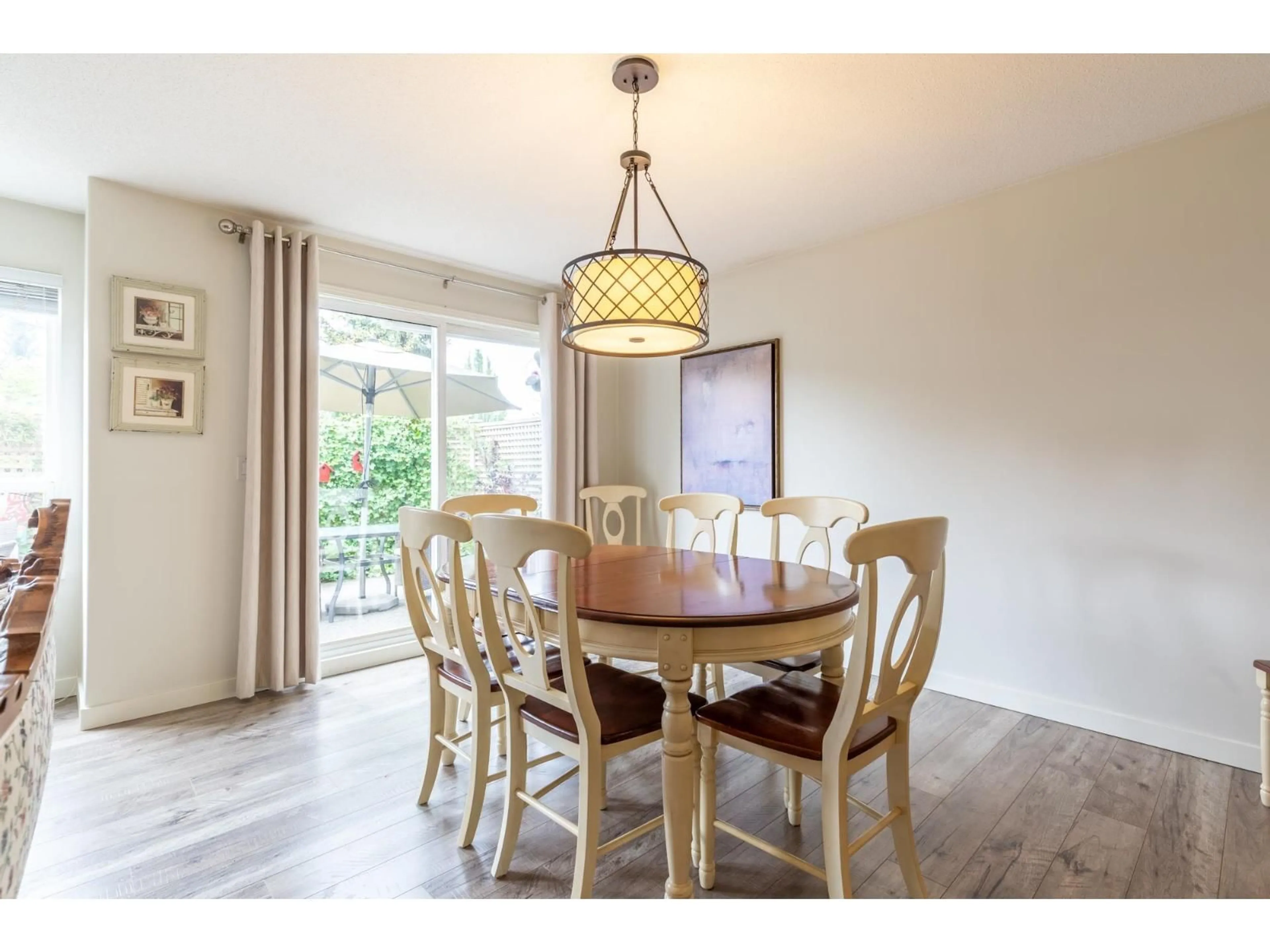 Dining room, wood/laminate floor for 328 - 13888 70 AVENUE, Surrey British Columbia V3W0R8