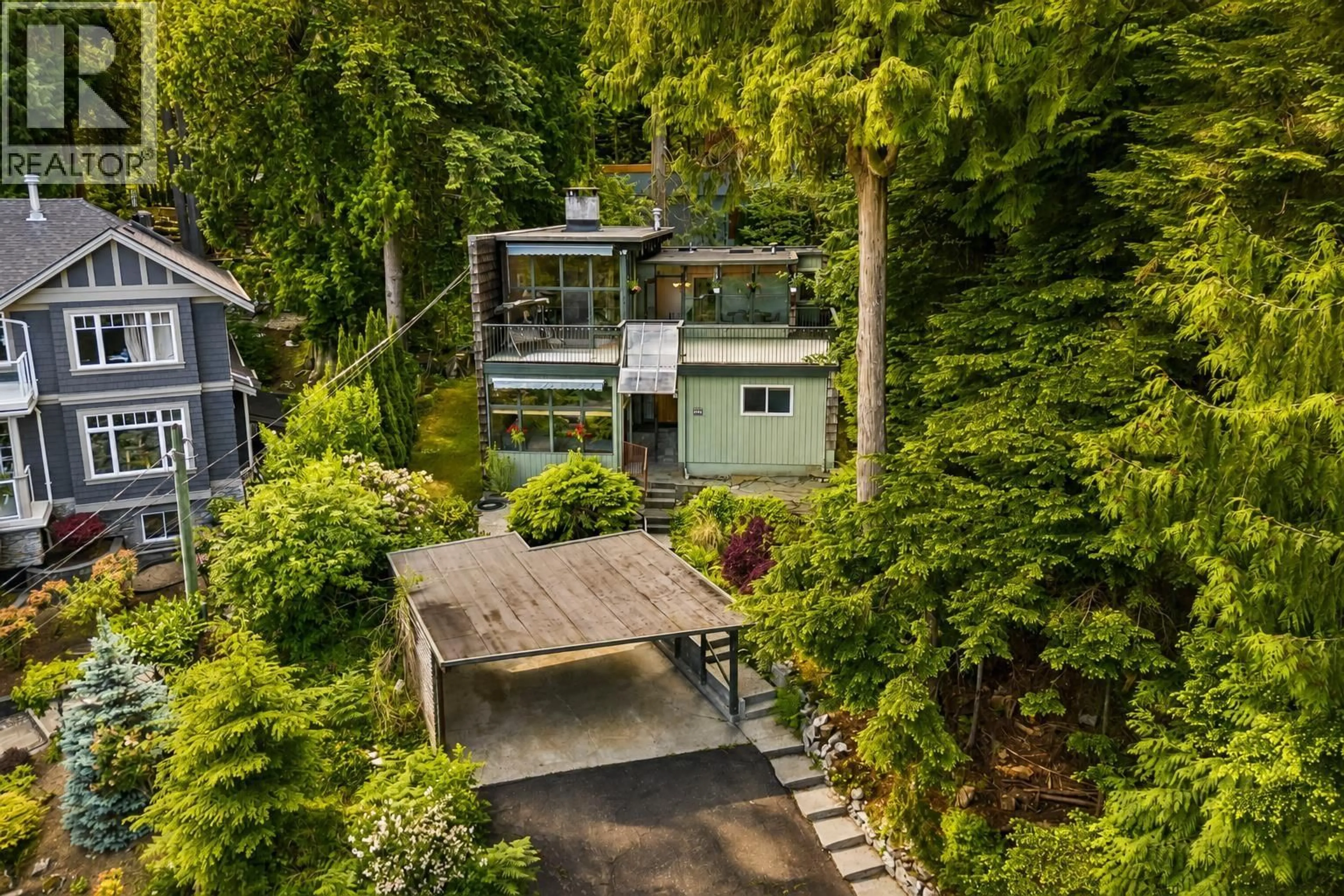 A pic from outside/outdoor area/front of a property/back of a property/a pic from drone, street for 550 VENTURA CRESCENT, North Vancouver British Columbia V7N3G9
