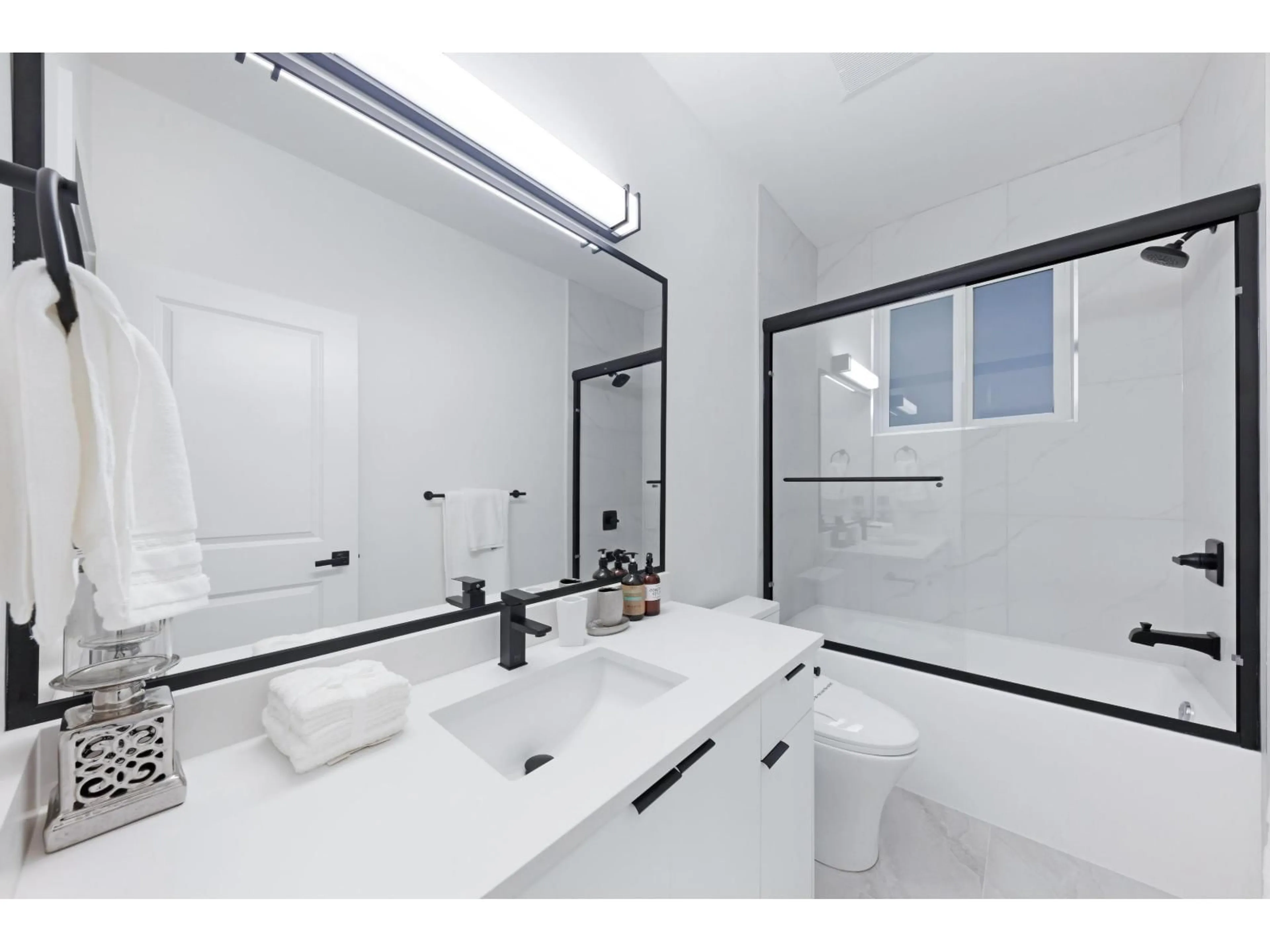 Standard bathroom, ceramic/tile floor for 7771 197 STREET, Langley British Columbia V2Y3V5