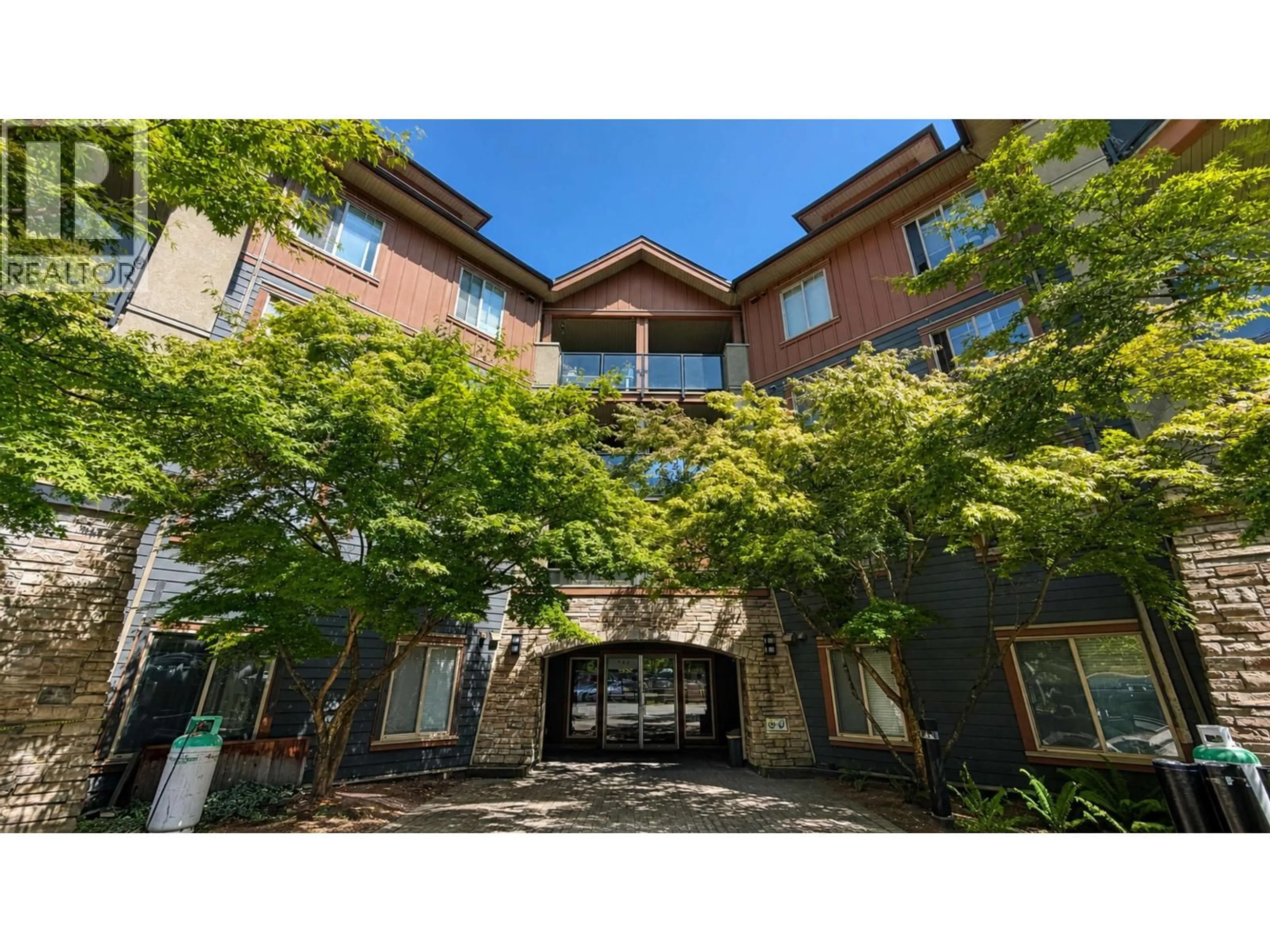 Indoor foyer for 3411 - 240 SHERBROOKE STREET, New Westminster British Columbia V3L0A4