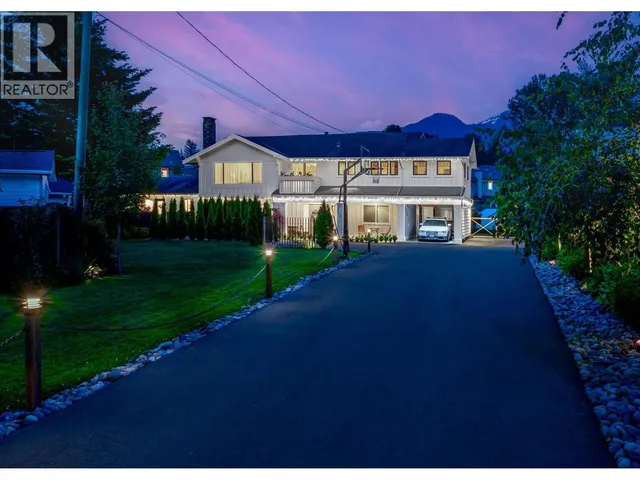 39726 GOVERNMENT ROAD, Squamish 5
