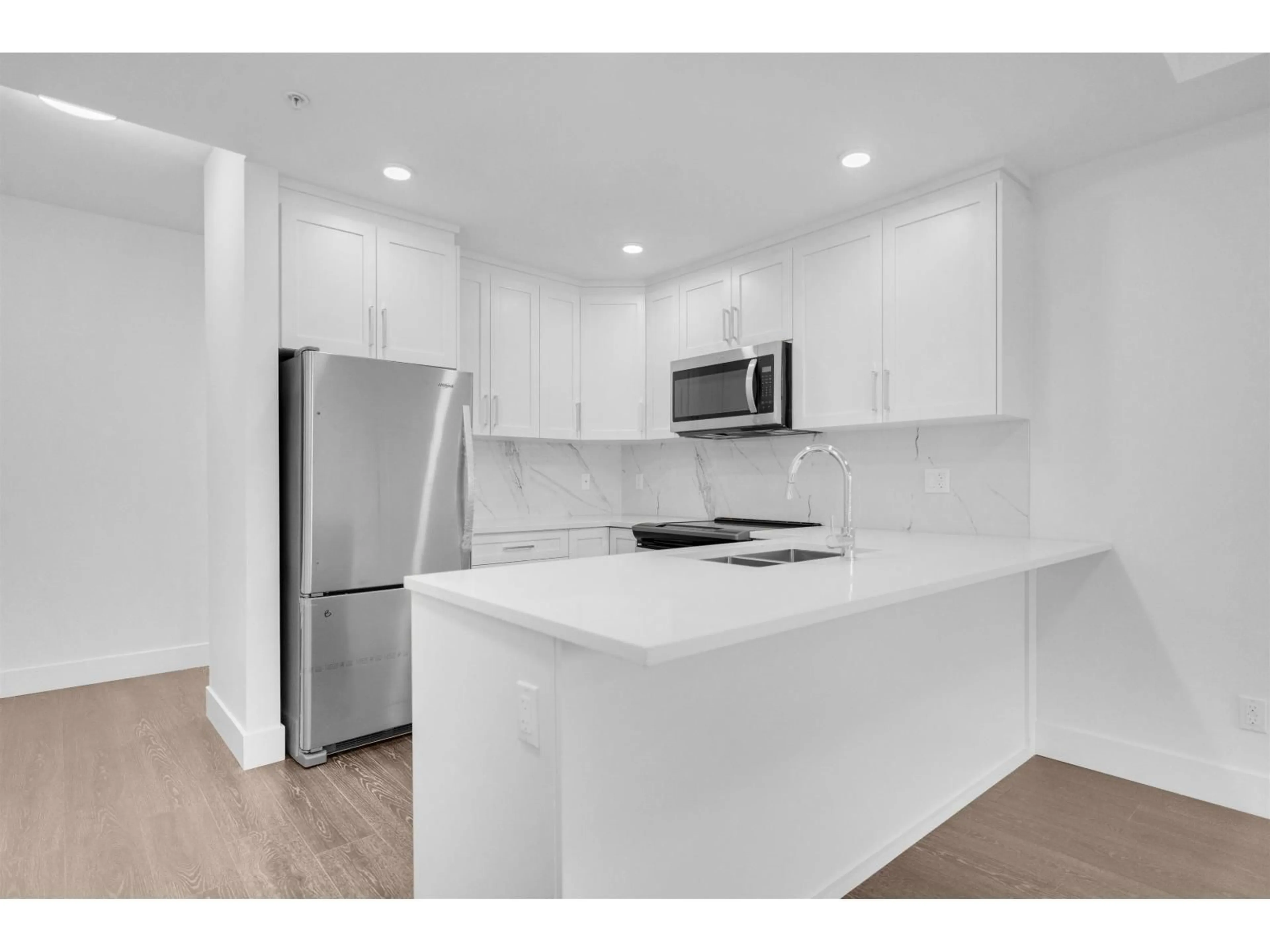 Standard kitchen, unknown for 207 - 9983 BARNSTON DRIVE EAST, Surrey British Columbia V4N6T3