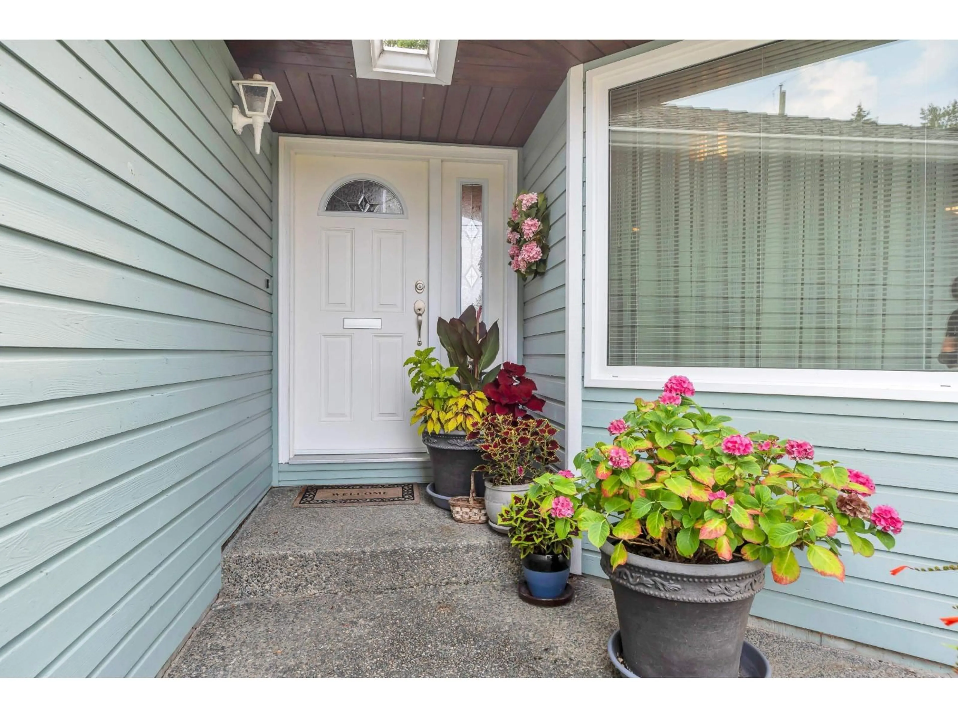 Indoor entryway for 1822 146 STREET, Surrey British Columbia V4A7X6