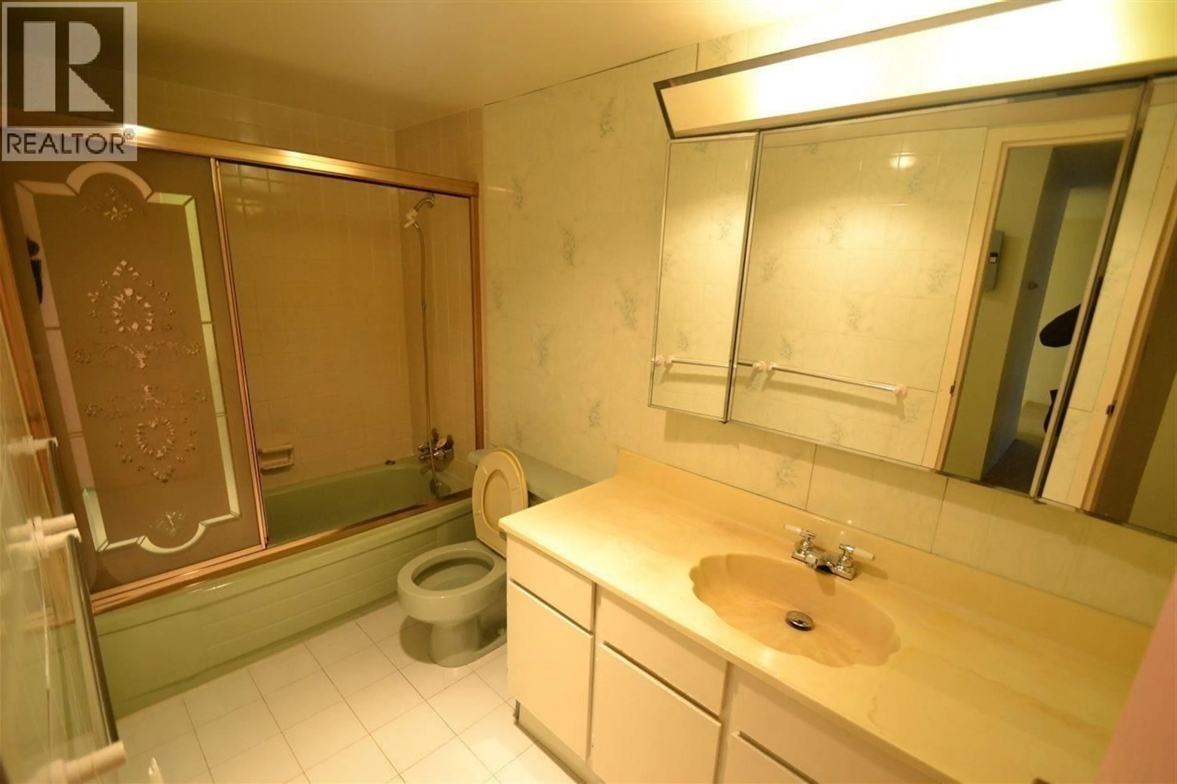 Standard bathroom, unknown for 206 - 3925 KINGSWAY STREET, Burnaby British Columbia V5H3Y7