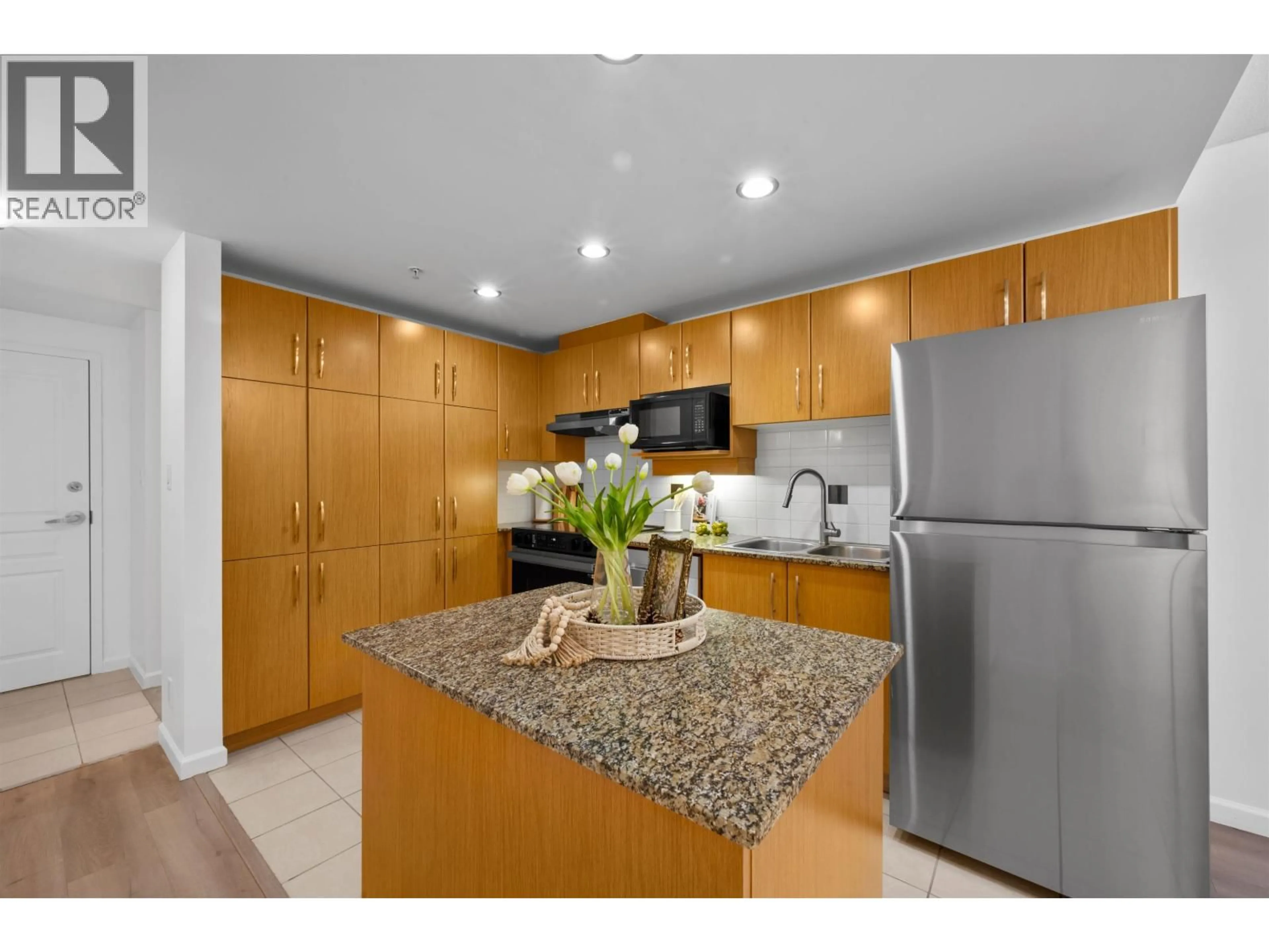 Unknown for 303 - 9288 UNIVERSITY CRESCENT, Burnaby British Columbia V5A4X7
