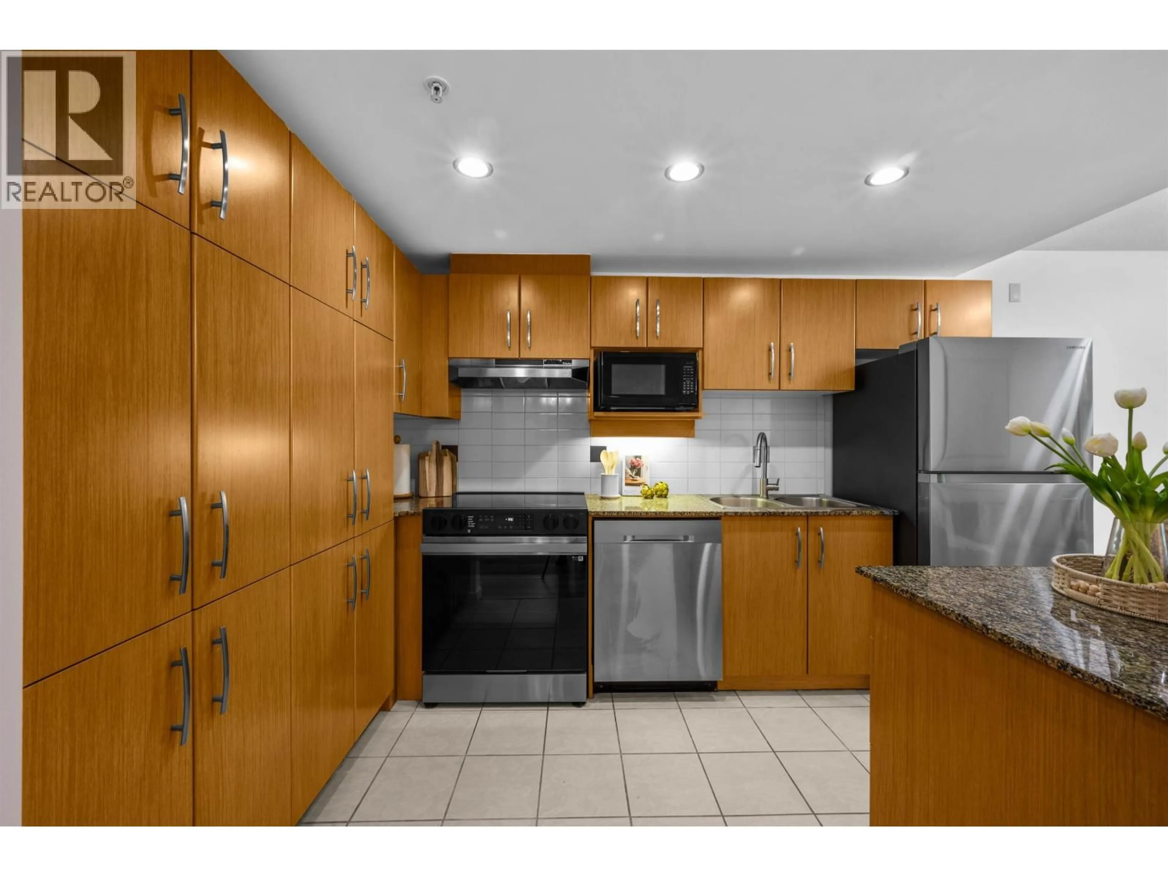 Standard kitchen, unknown for 303 - 9288 UNIVERSITY CRESCENT, Burnaby British Columbia V5A4X7