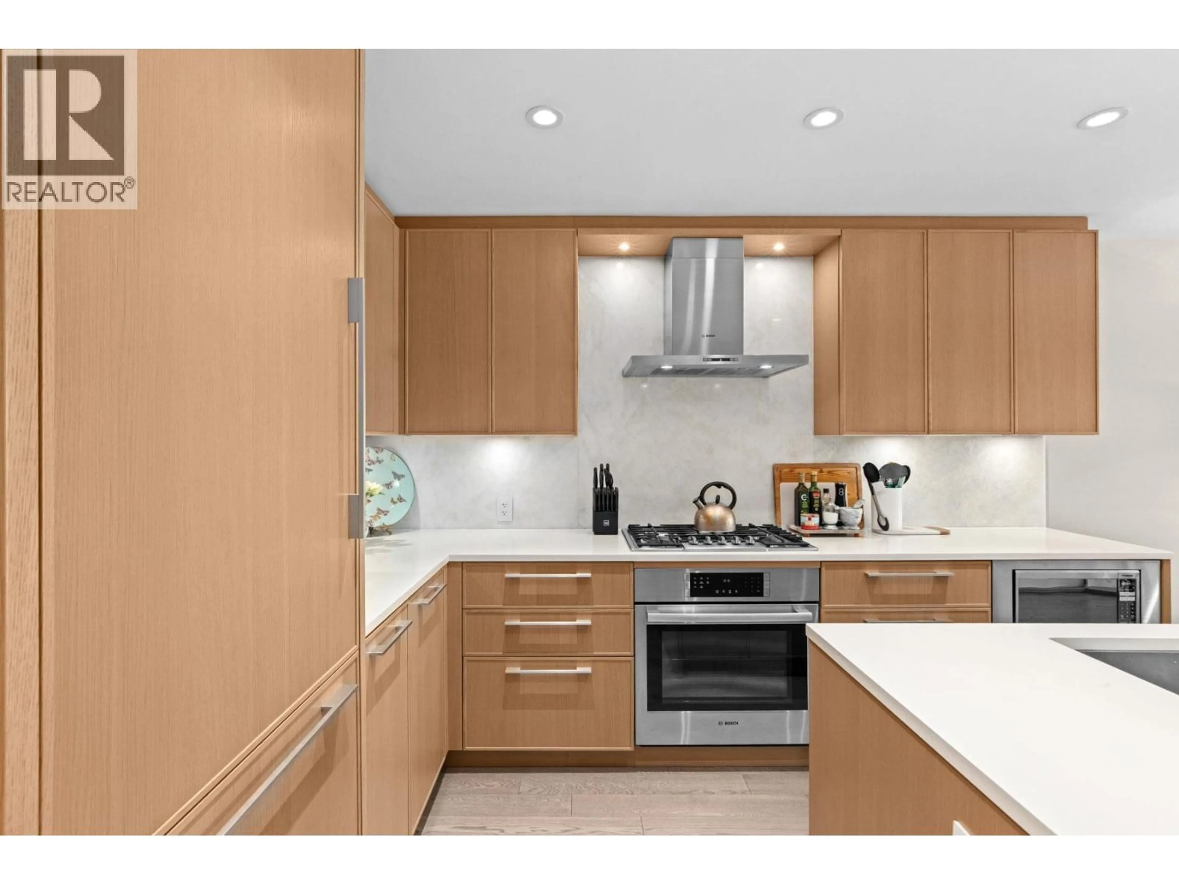 Standard kitchen, unknown for 402 - 3220 CONNAUGHT CRESCENT, North Vancouver British Columbia V7R0A5