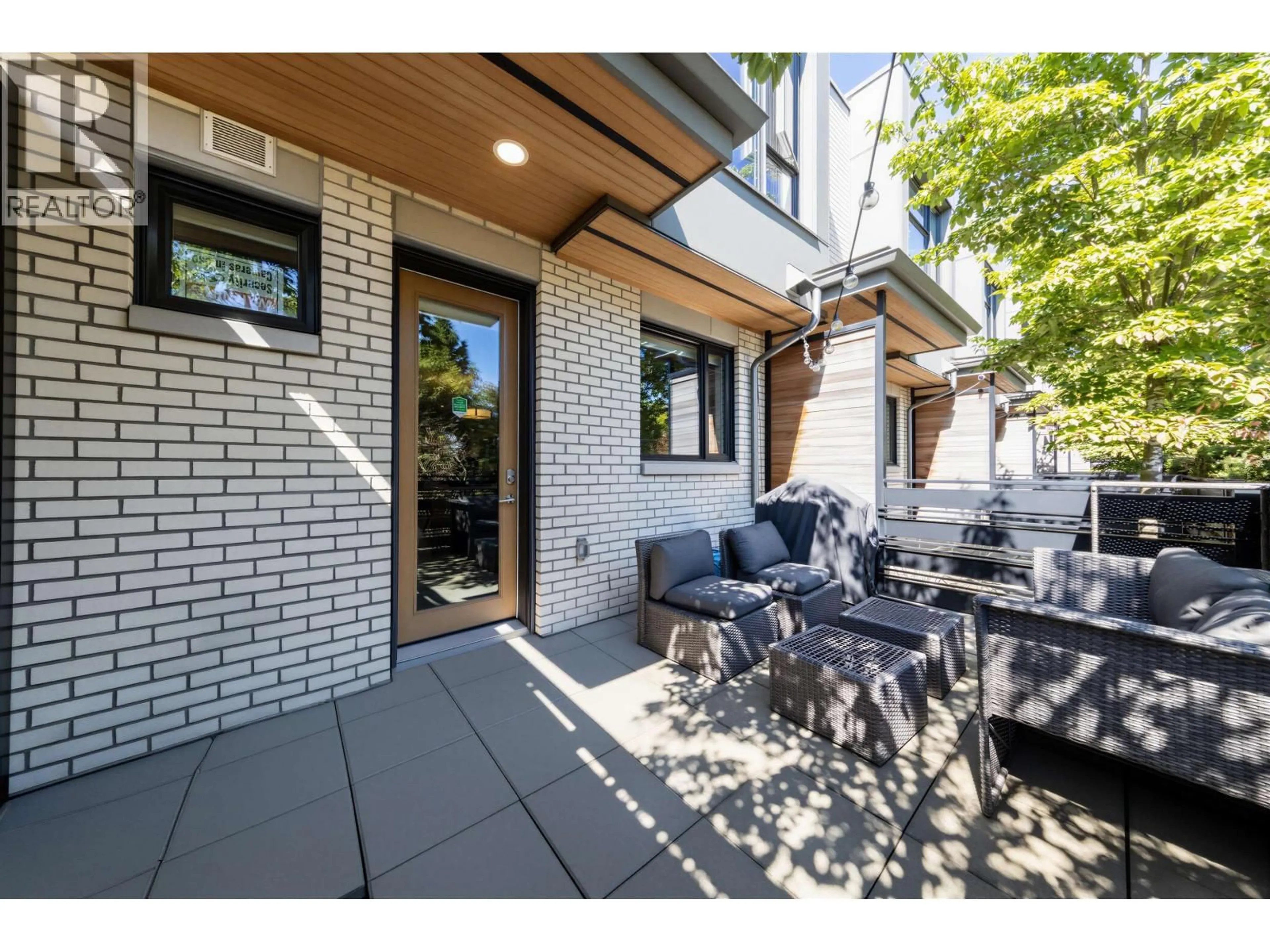 Patio, street for 5490 OAK STREET, Vancouver British Columbia V6M2V6