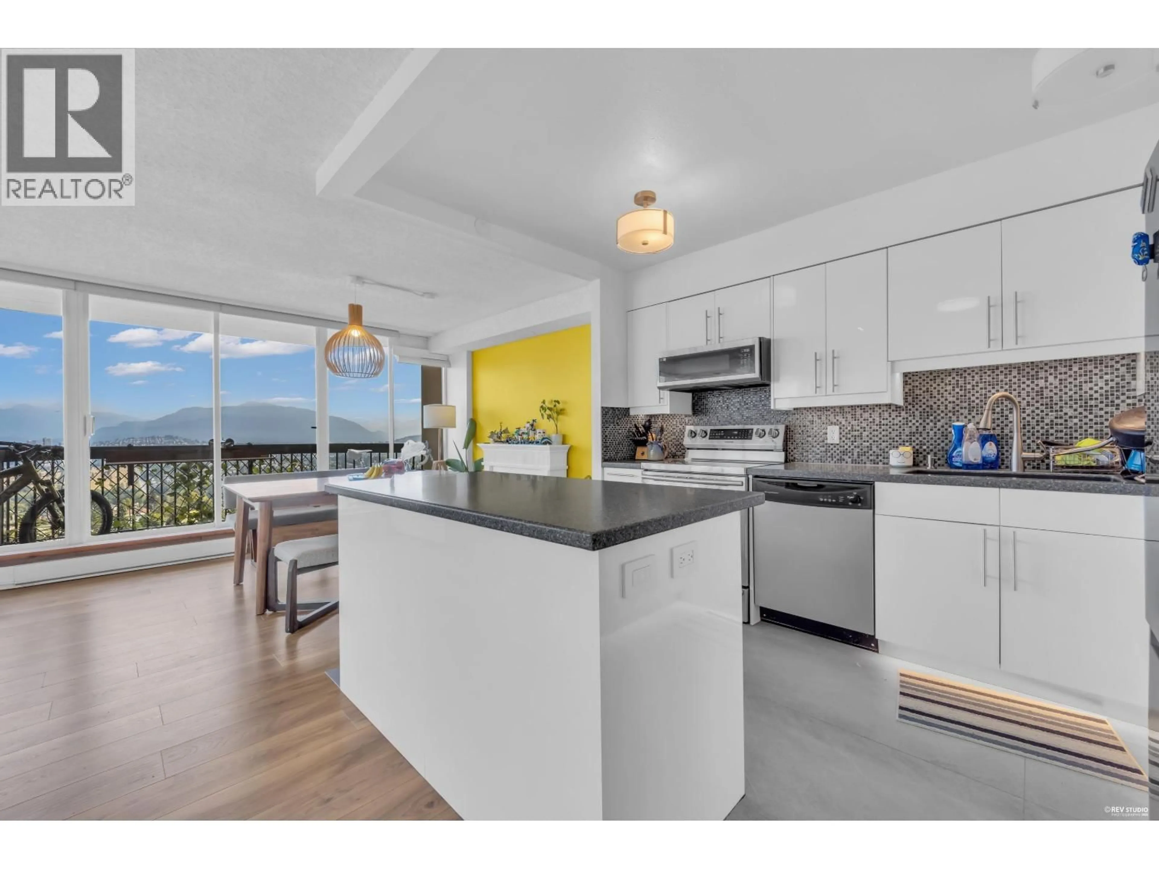 Open concept kitchen, unknown for 2006 - 6540 BURLINGTON AVENUE, Burnaby British Columbia V5H4G3