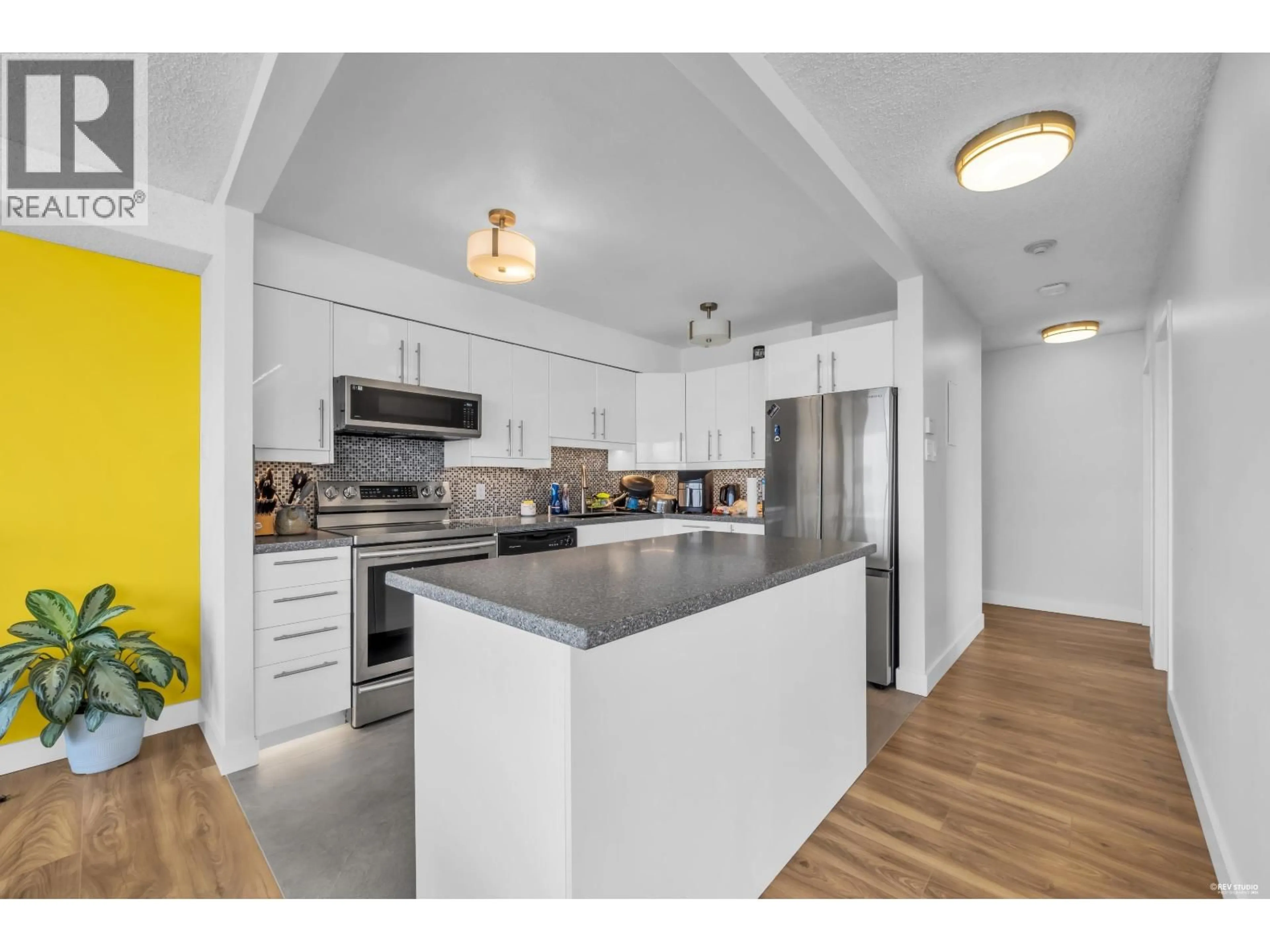 Open concept kitchen, unknown for 2006 - 6540 BURLINGTON AVENUE, Burnaby British Columbia V5H4G3