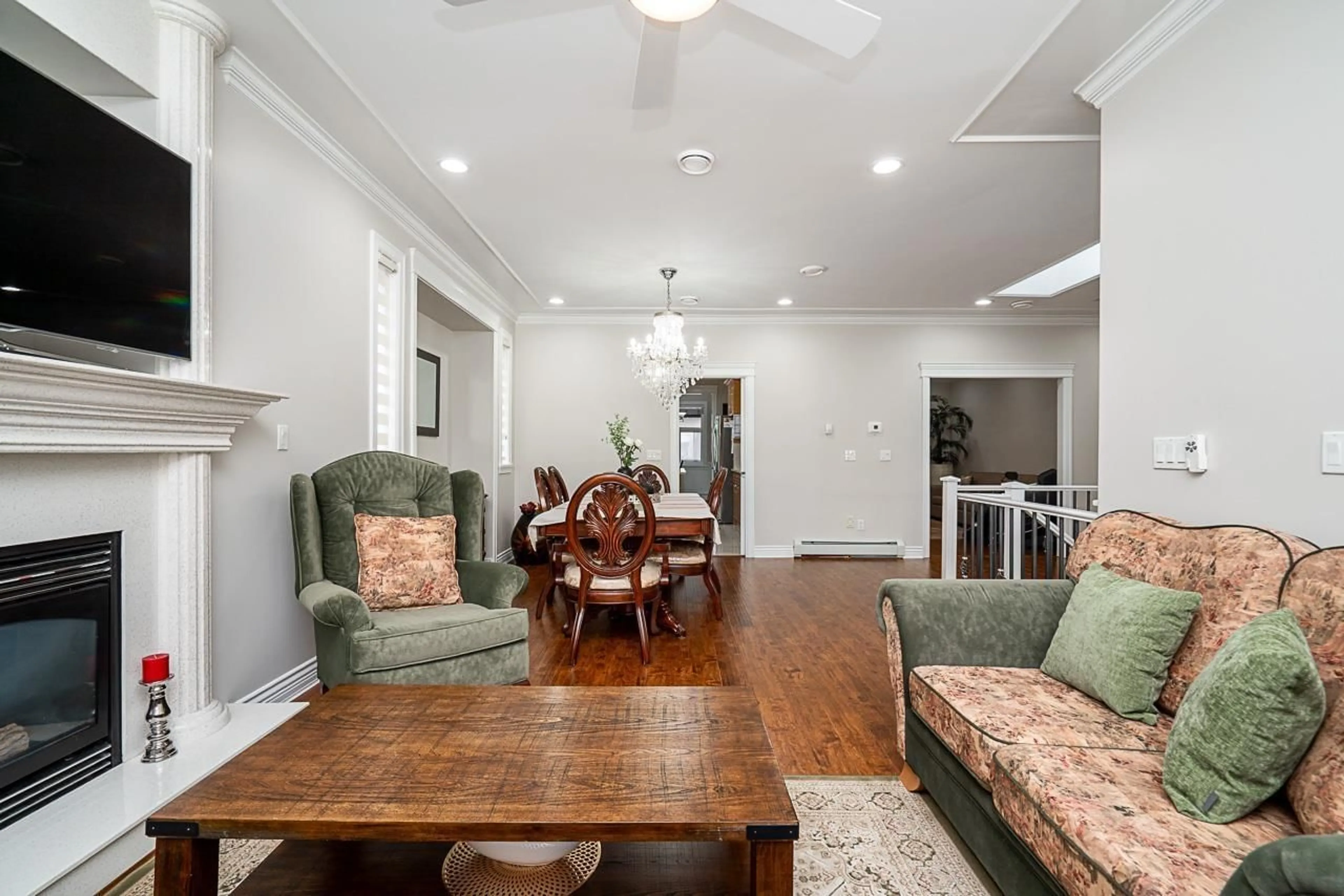 Living room with furniture, unknown for 12623 90A AVENUE, Surrey British Columbia V3V1C6