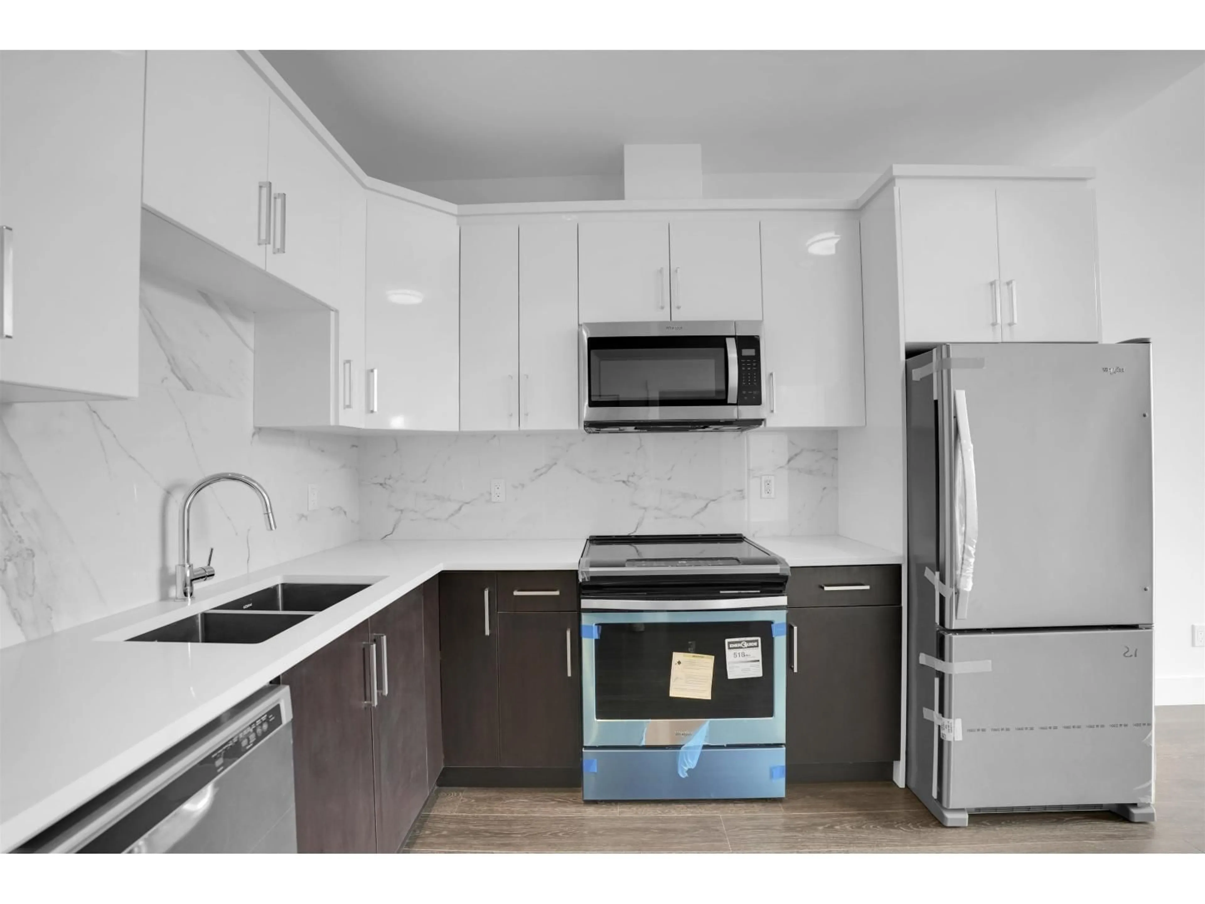 Standard kitchen, unknown for 504 - 9983 BARNSTON DRIVE EAST, Surrey British Columbia V4N6T3