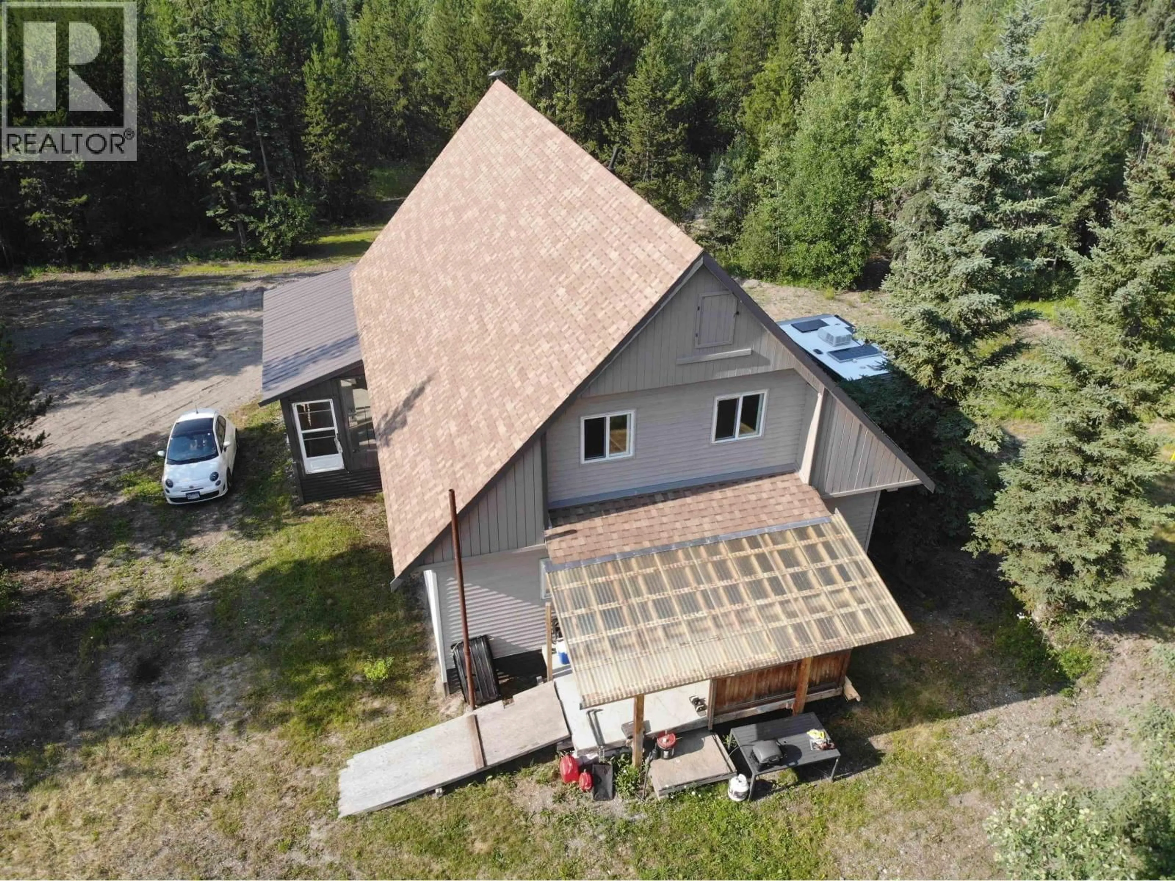 A pic from outside/outdoor area/front of a property/back of a property/a pic from drone, building for 1020 RAINBOW ROAD, Quesnel British Columbia V2J3H9