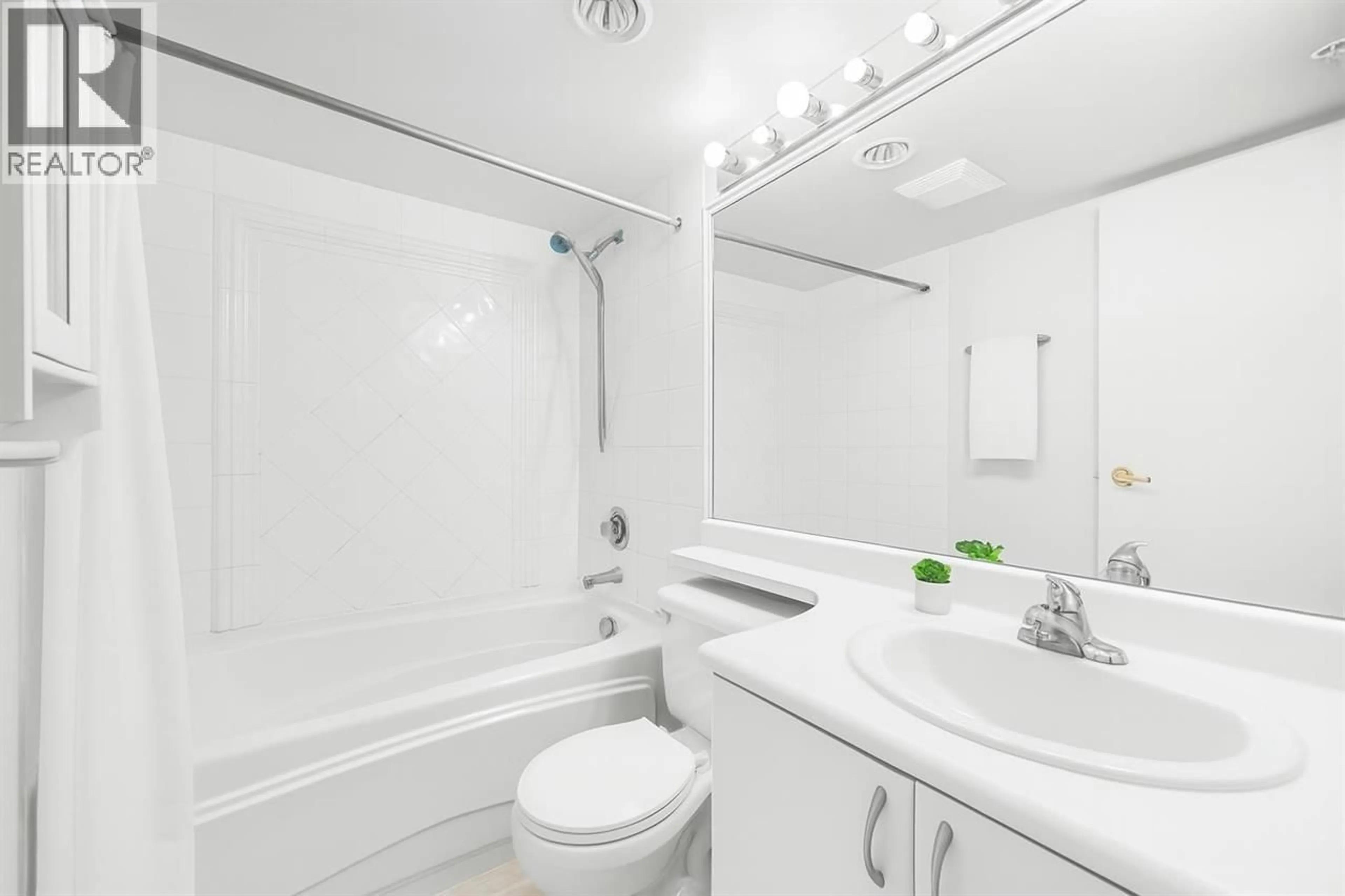 Standard bathroom, unknown for 304 - 939 HOMER STREET, Vancouver British Columbia V6B2W6