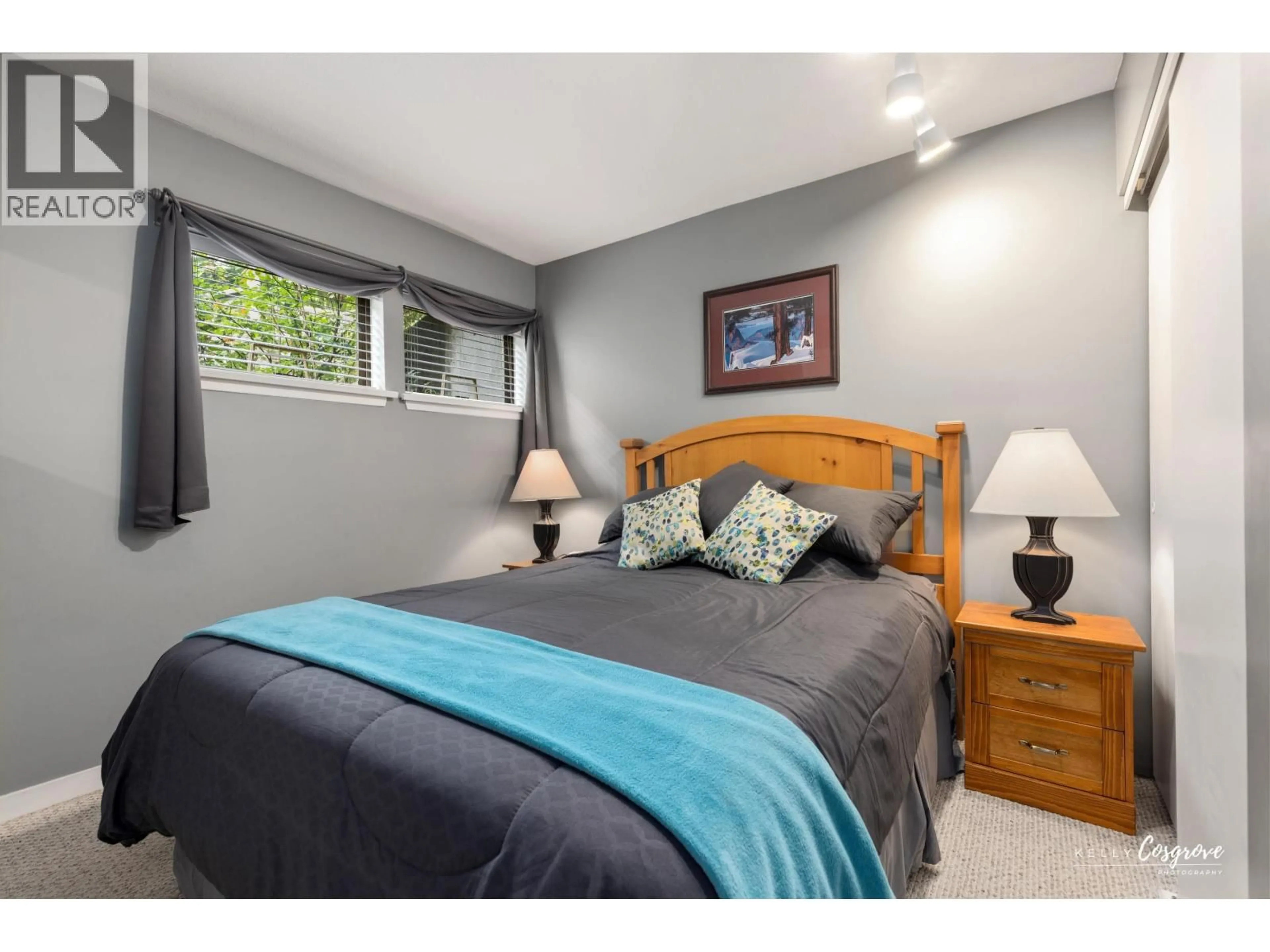 Bedroom with bed, unknown for 801 - 3050 HILLCREST DRIVE, Whistler British Columbia V8E0T8