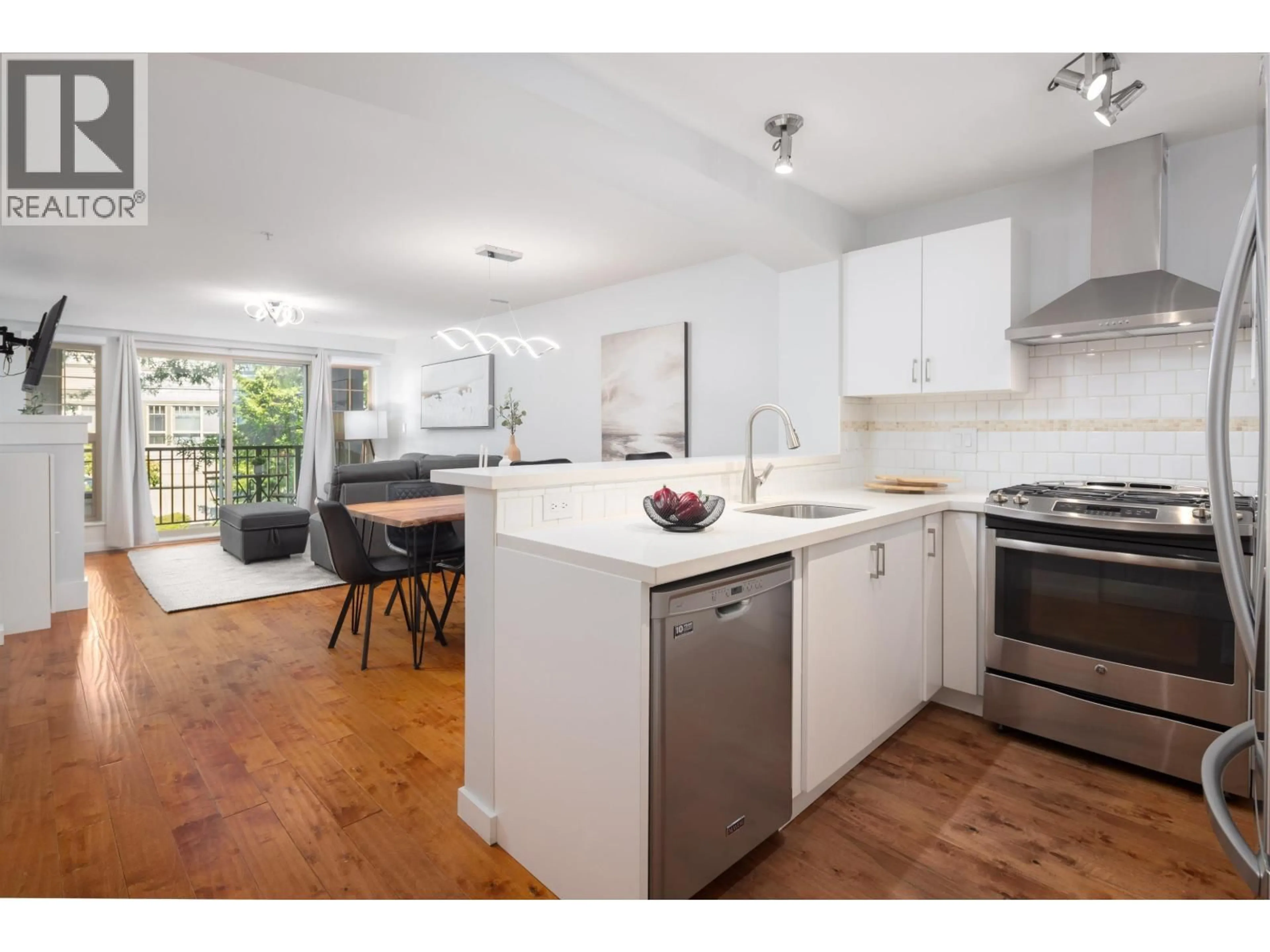 Open concept kitchen, wood/laminate floor for 301 - 2958 SILVER SPRINGS BOULEVARD, Coquitlam British Columbia V3E2R9