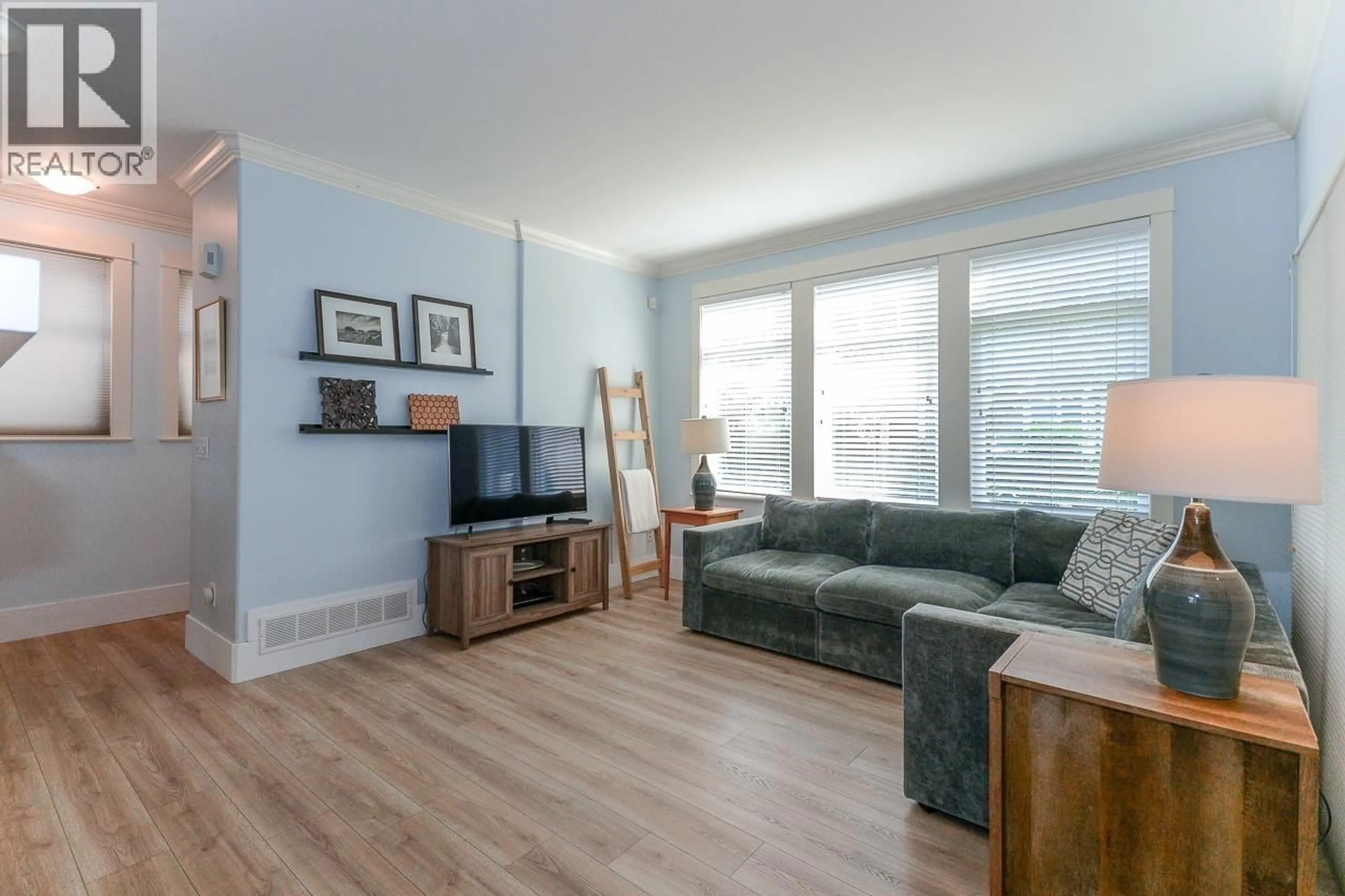 Living room with furniture, wood/laminate floor for 5 - 13160 PRINCESS STREET, Richmond British Columbia V7E3S2