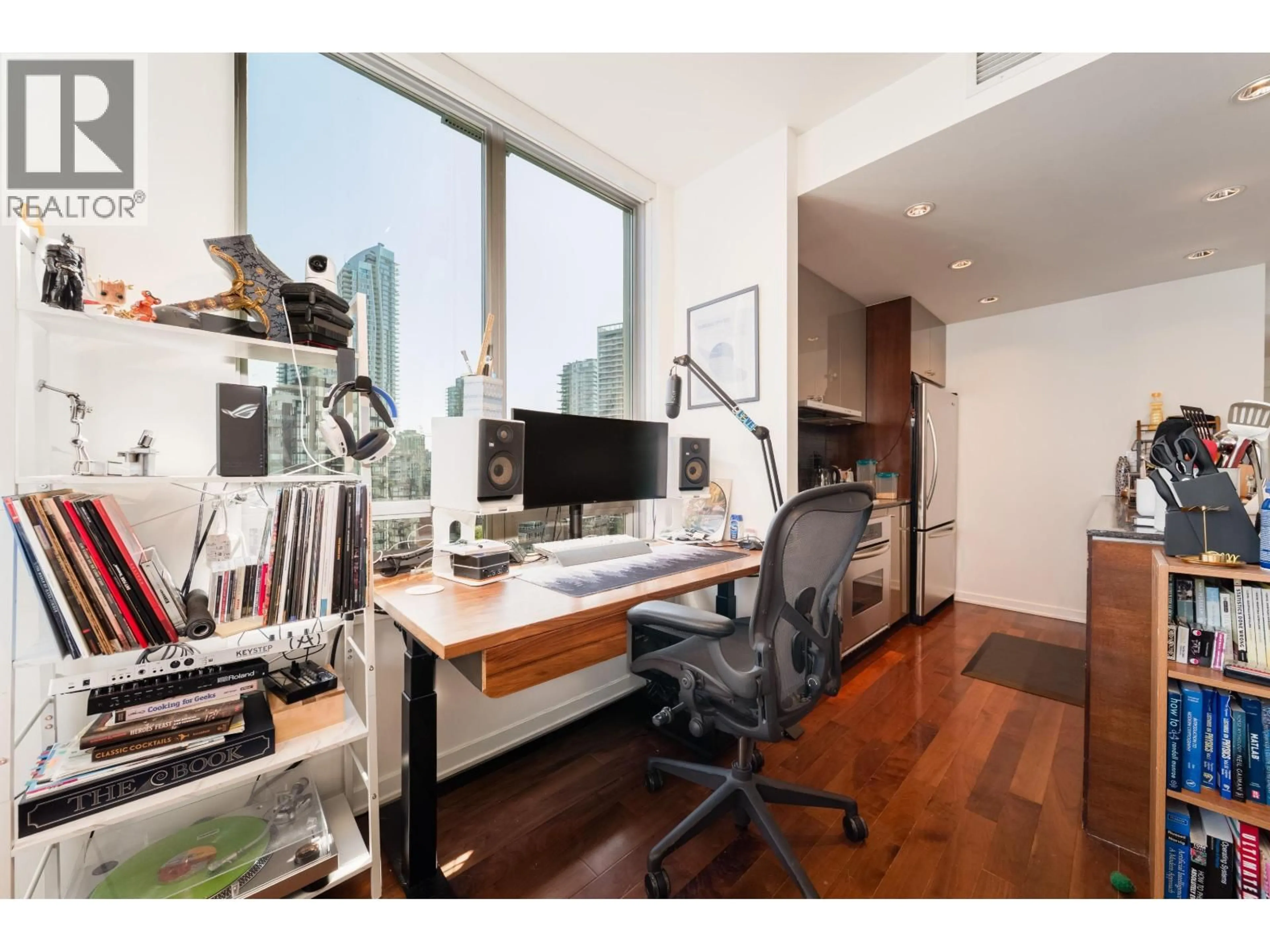 A pic of a room for 2003 - 1005 BEACH AVENUE, Vancouver British Columbia V6E3W2