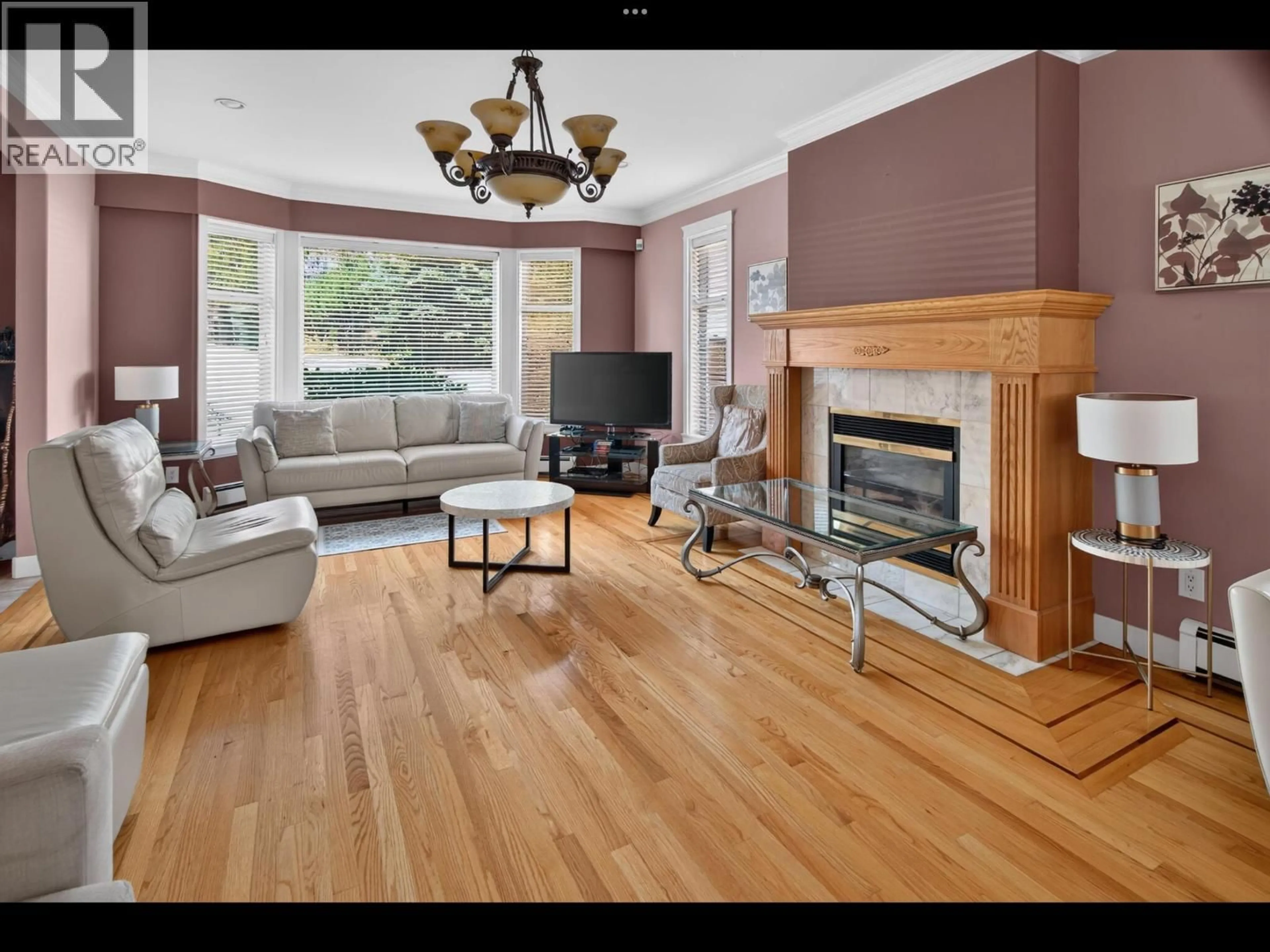 Living room with furniture, wood/laminate floor for 4326 RUMBLE STREET, Burnaby British Columbia V5J2A1