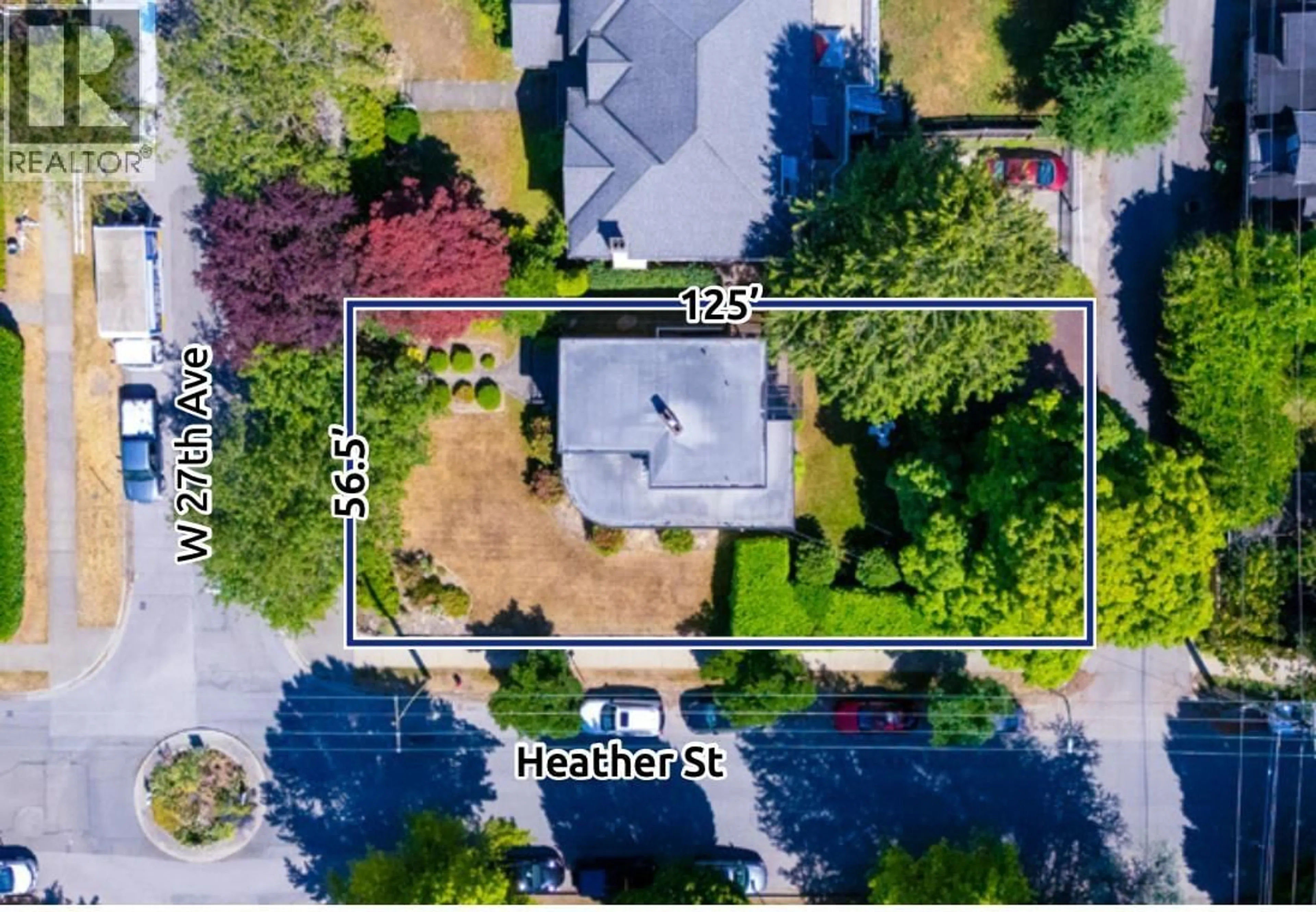 A pic from outside/outdoor area/front of a property/back of a property/a pic from drone, street for 696 27TH AVENUE, Vancouver British Columbia V5Z2G4